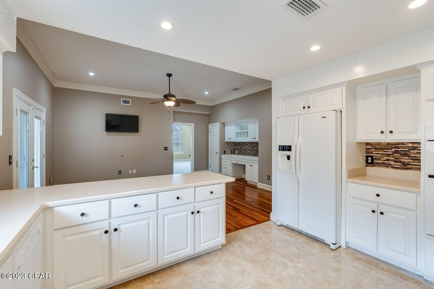 821 Dolphin Drive
