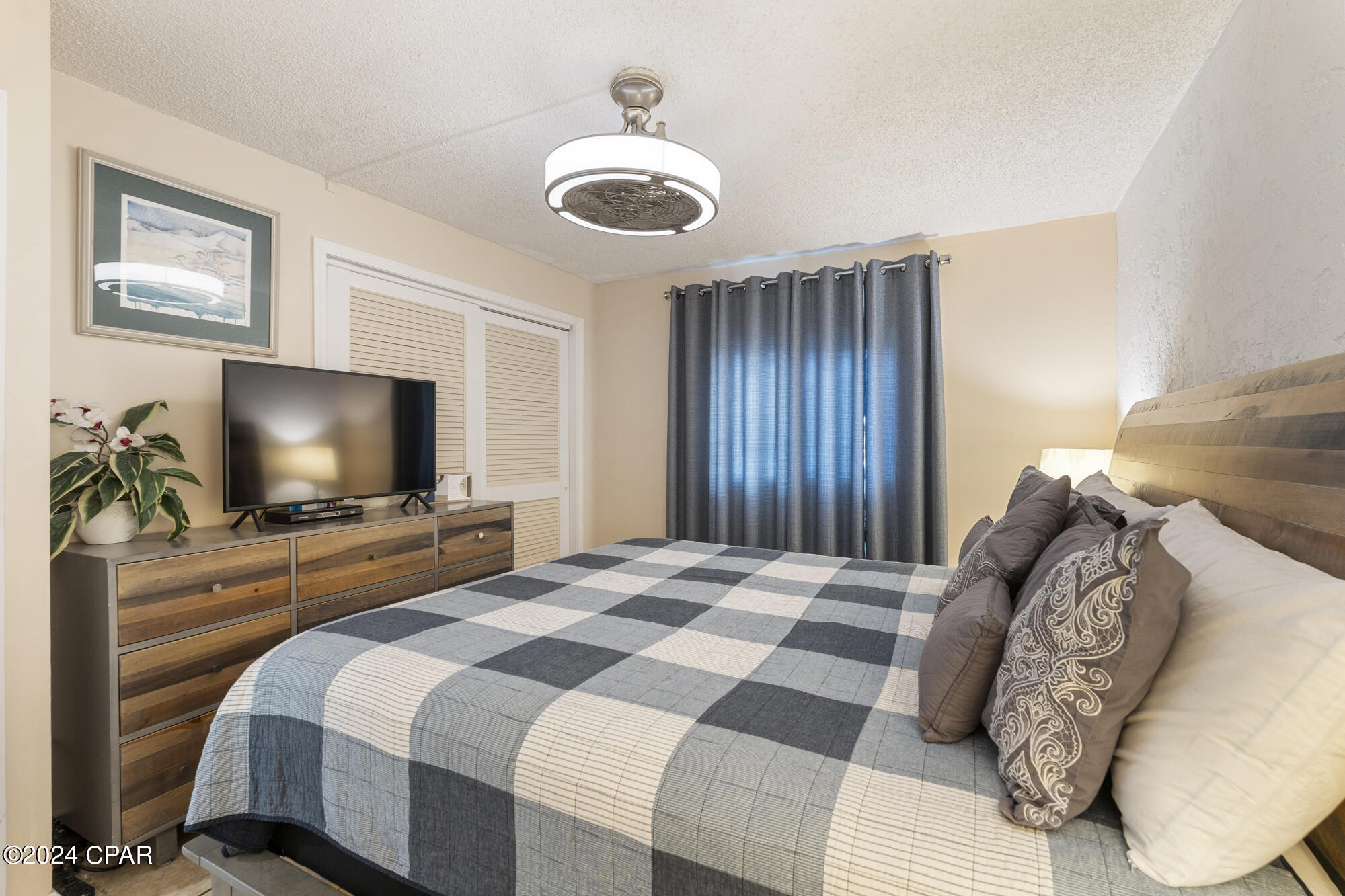 8727 Thomas Drive E-4