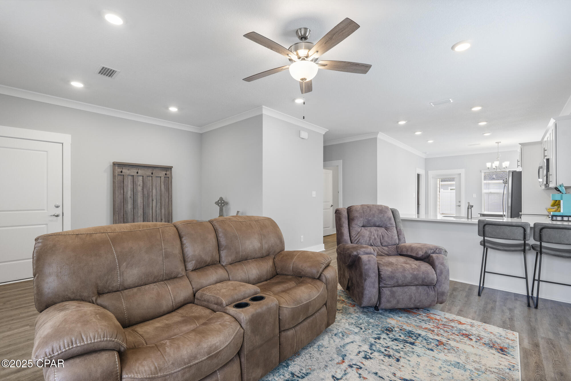 7 Alexander Way
