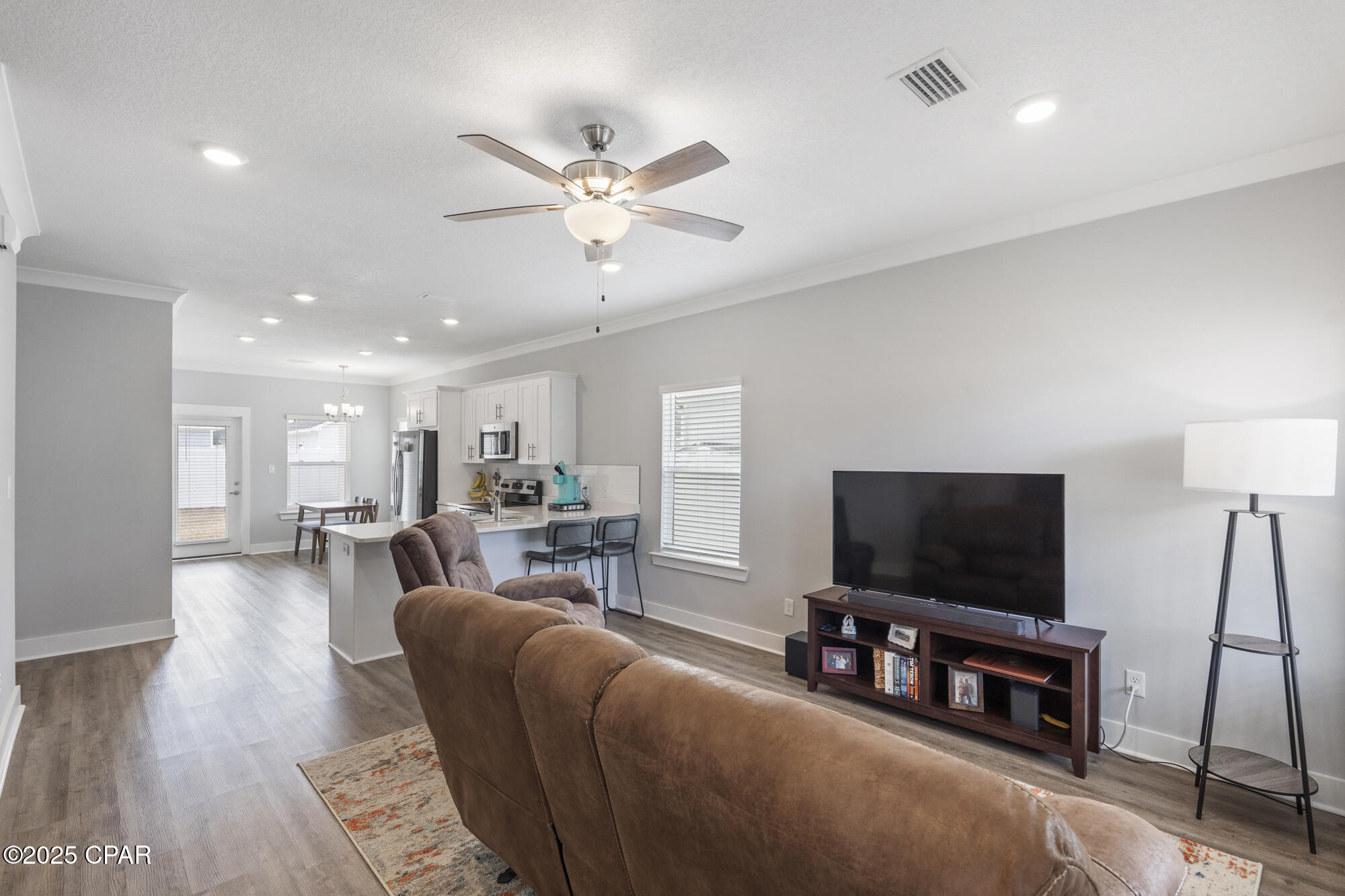 7 Alexander Way