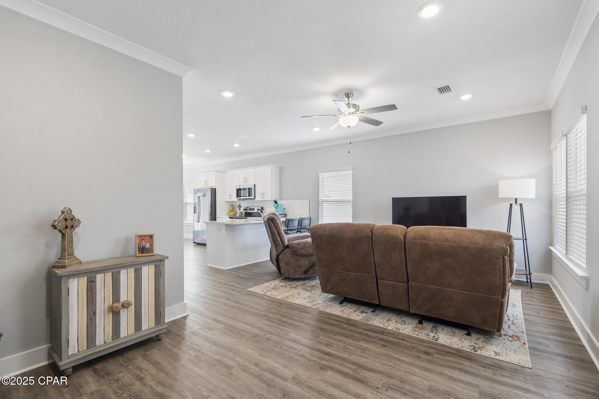 7 Alexander Way