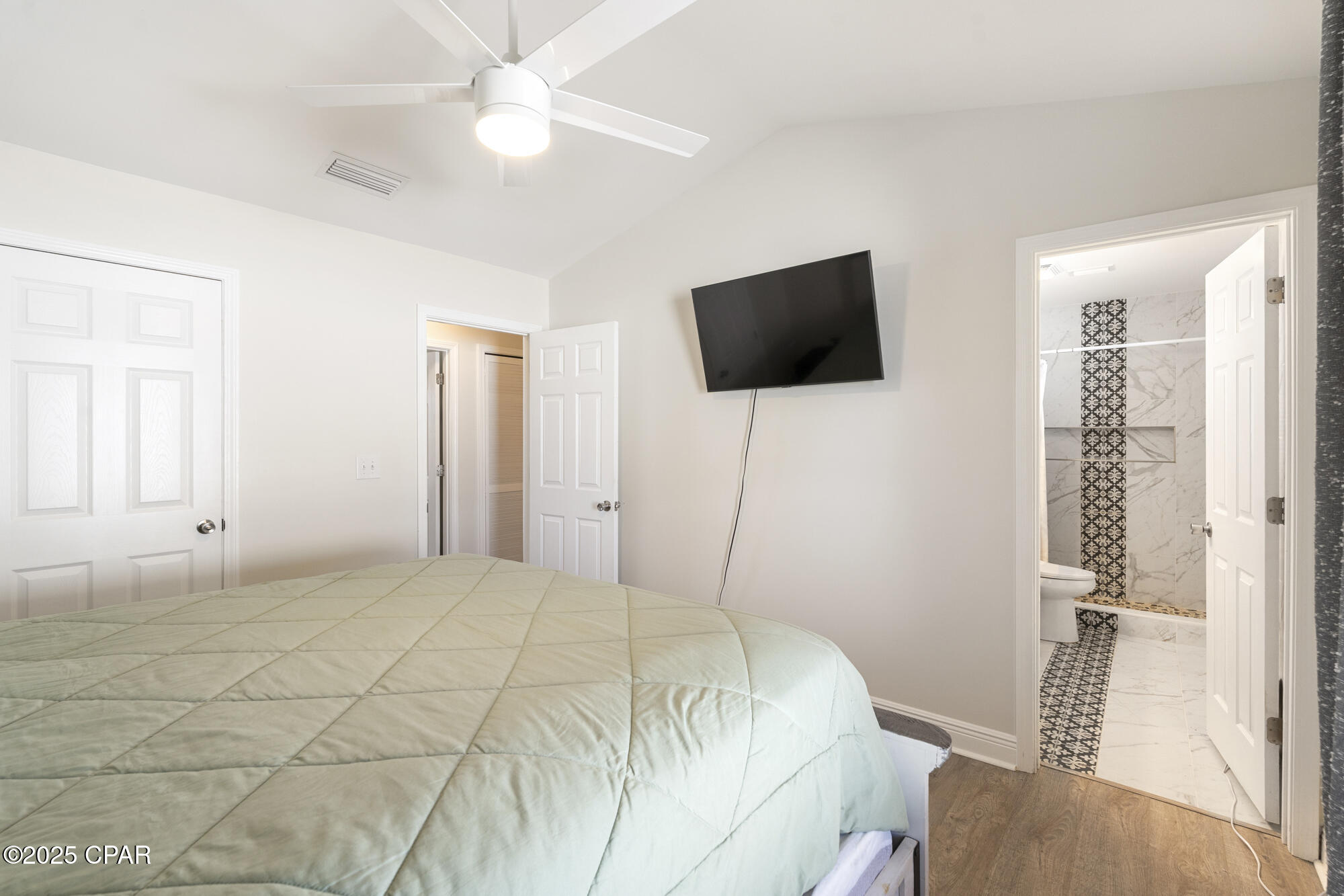 5524 Pinetree Avenue