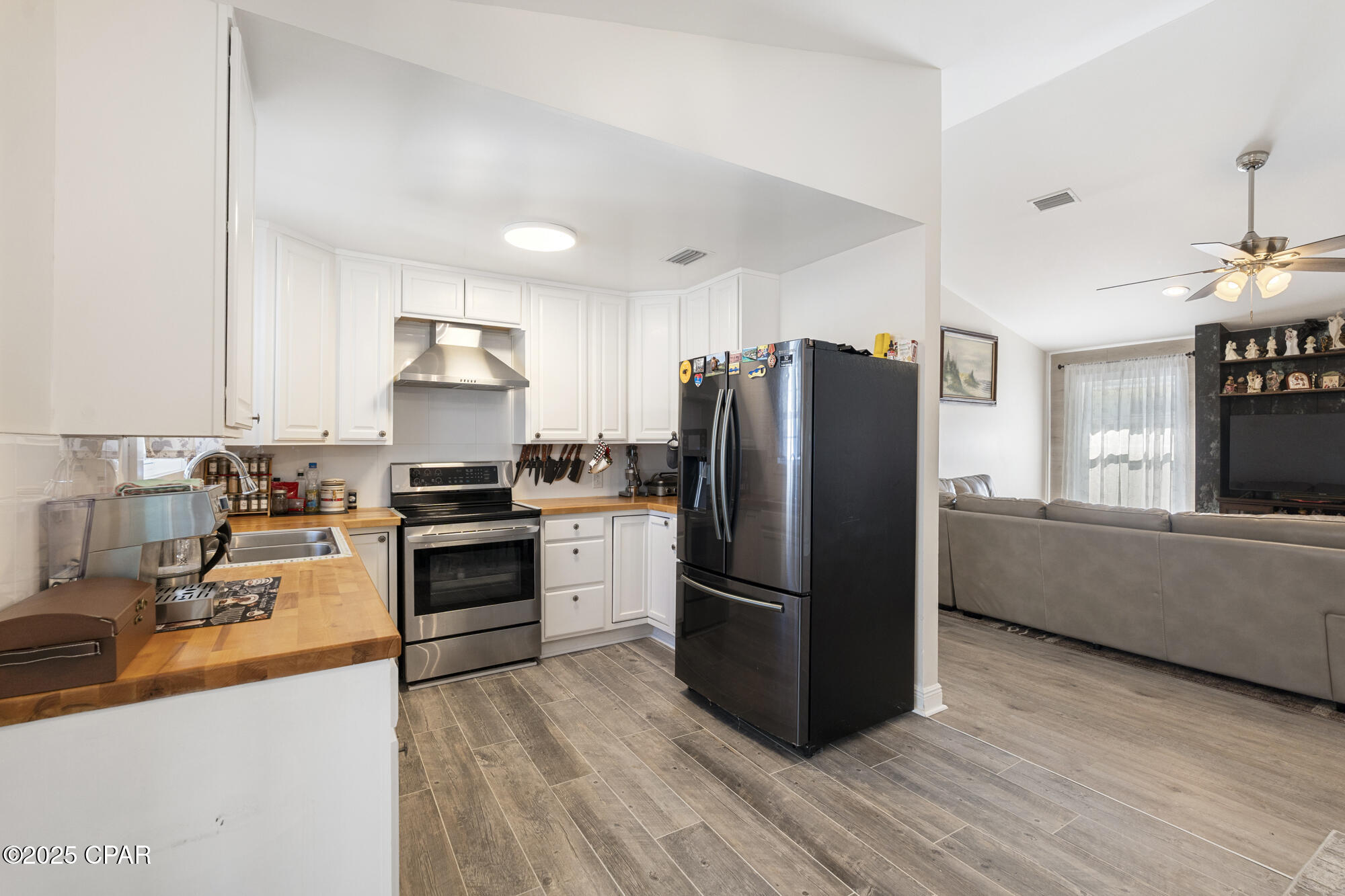 5524 Pinetree Avenue