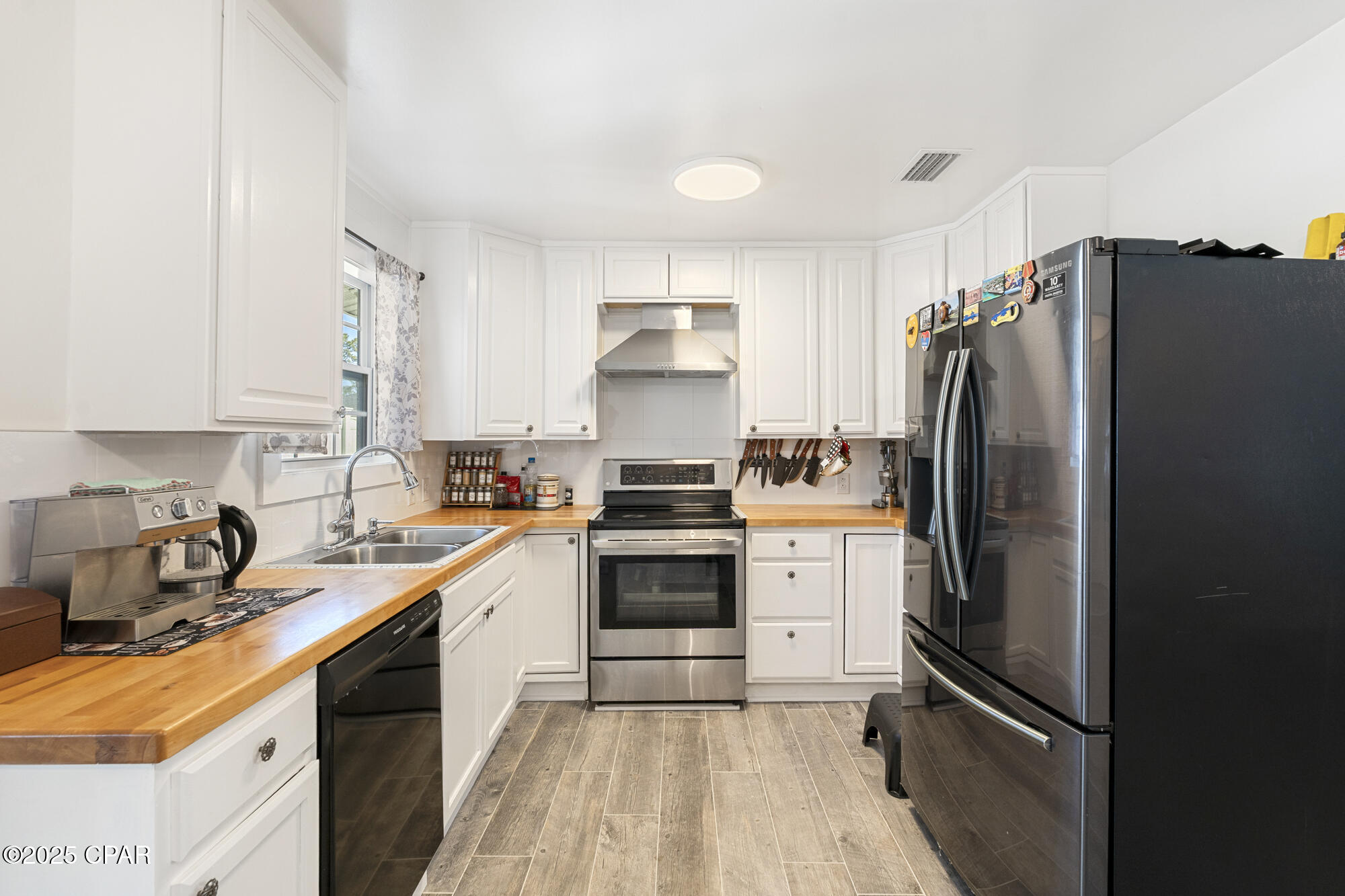 5524 Pinetree Avenue