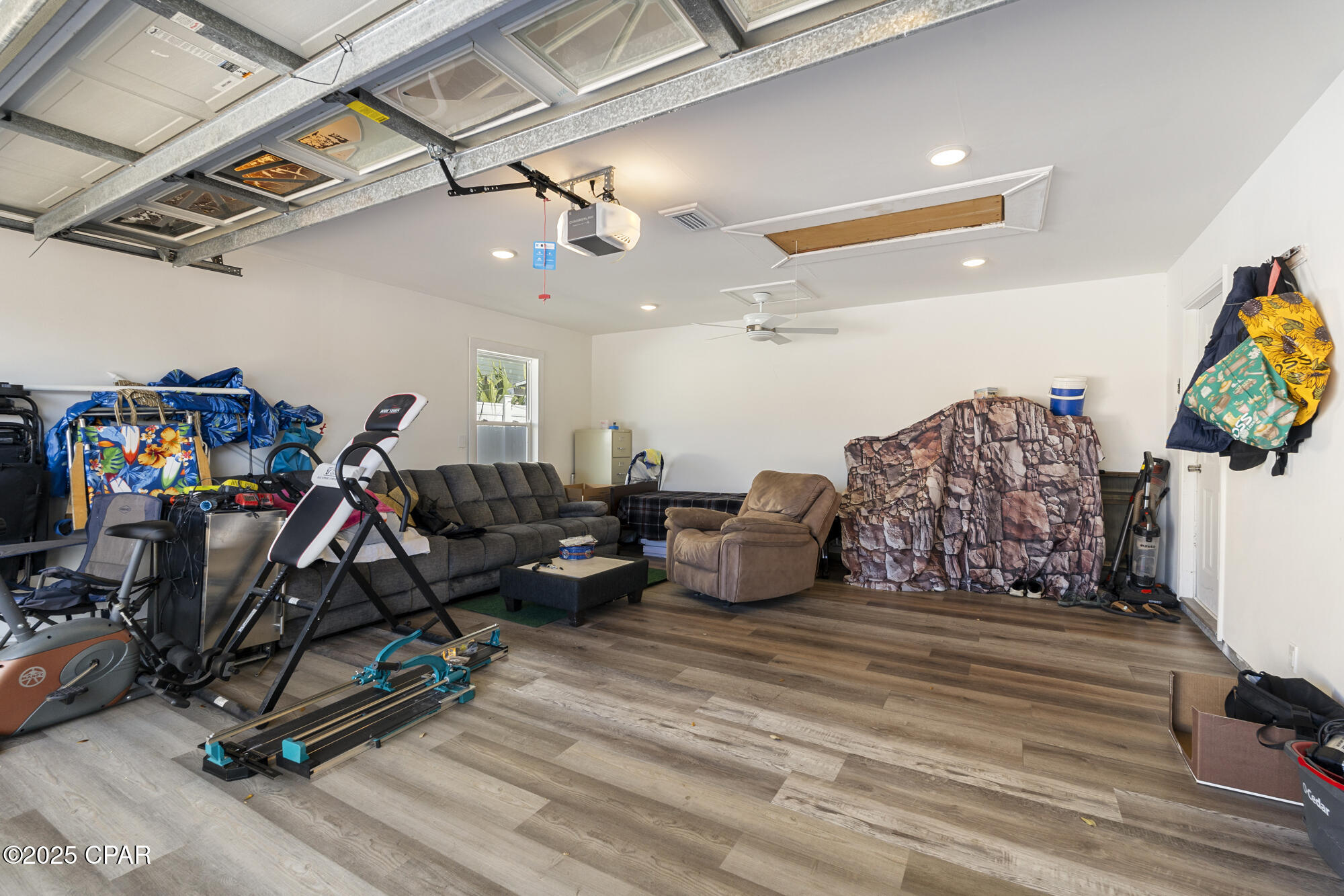 5524 Pinetree Avenue