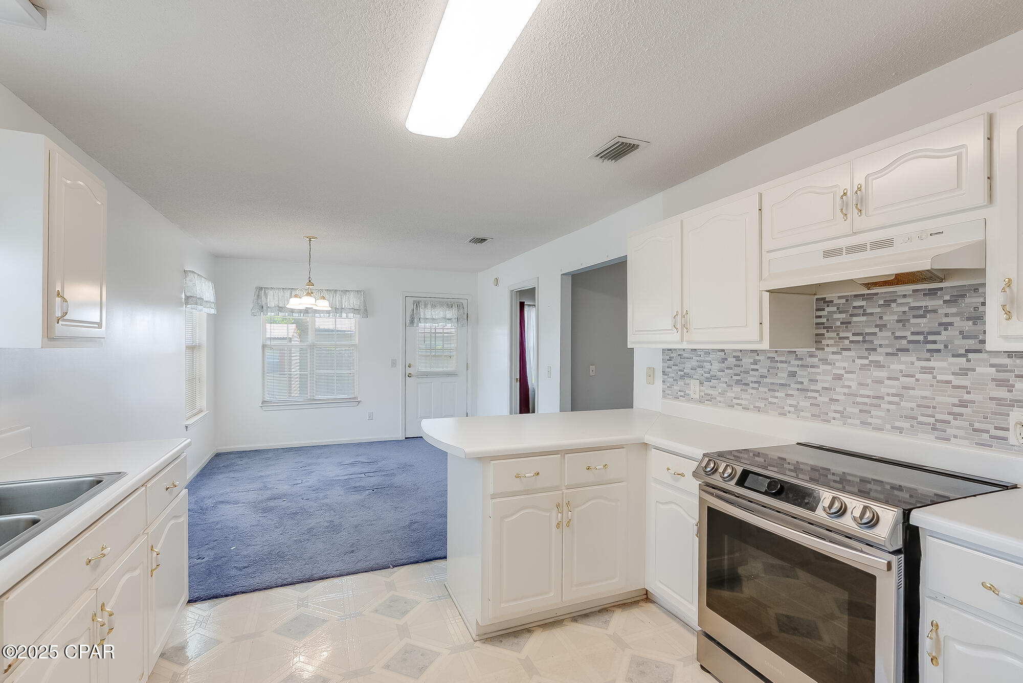 203 N El Centro Boulevard