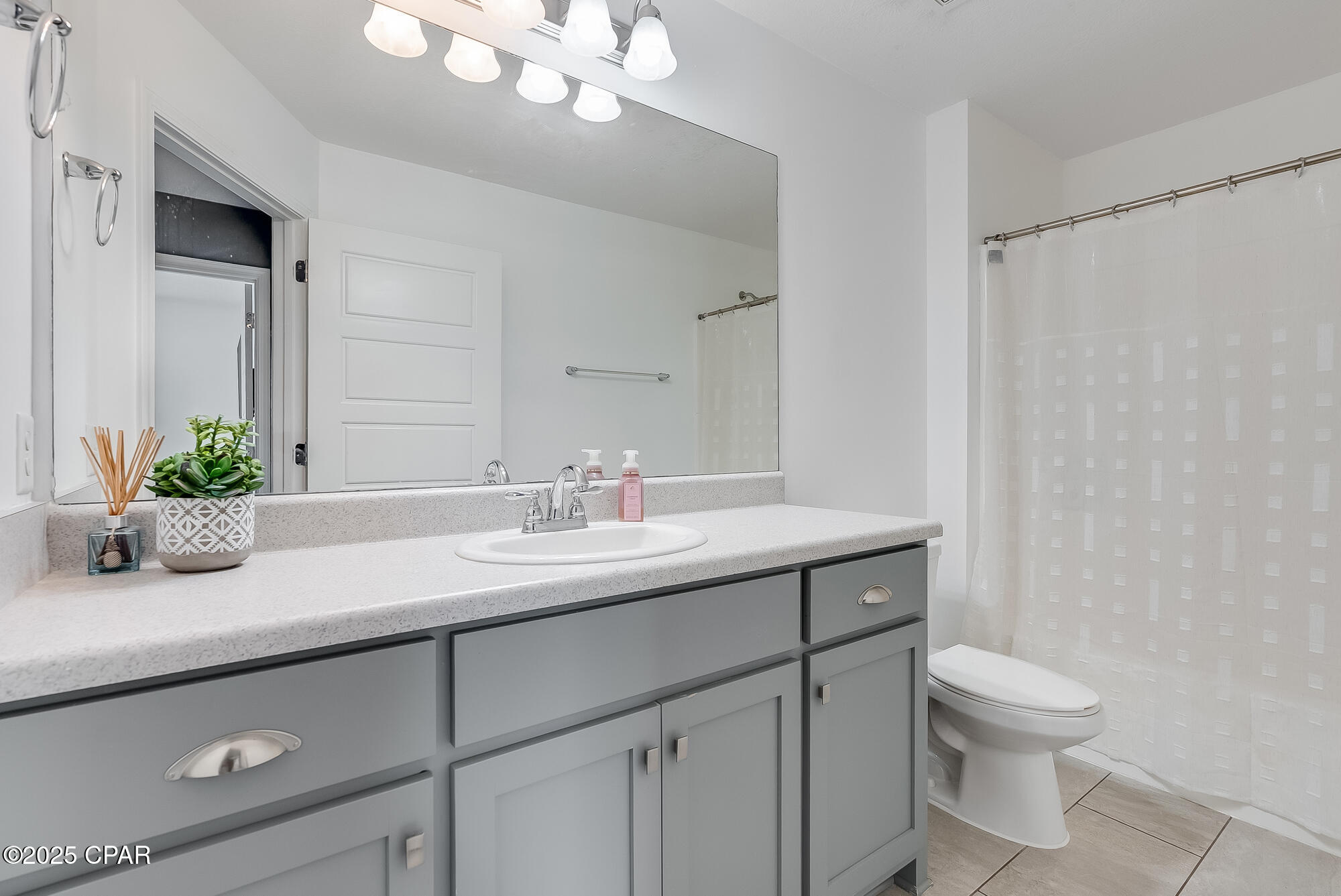 7228 Quail Hollow Drive