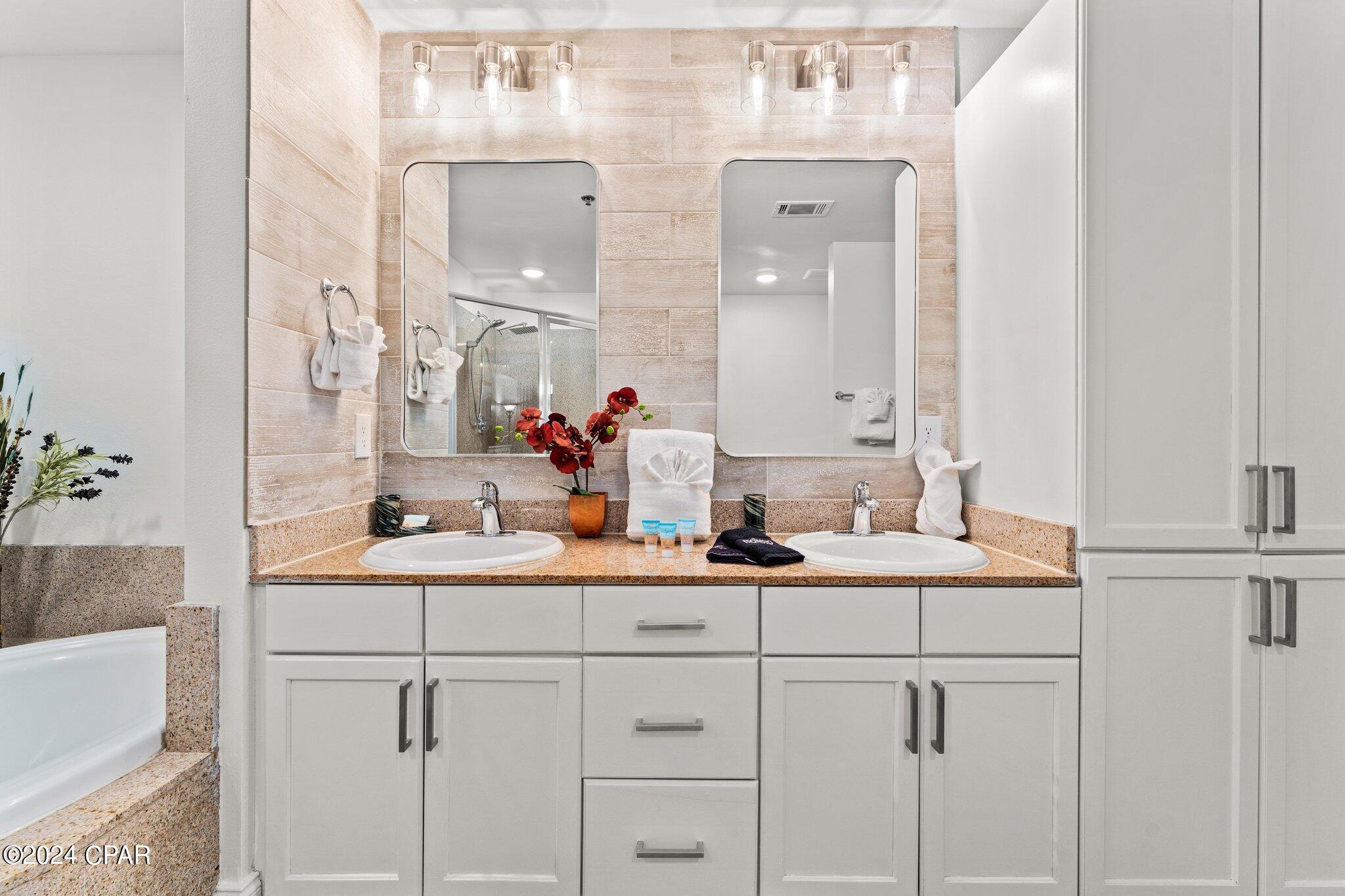 9860 S Thomas Drive, 207