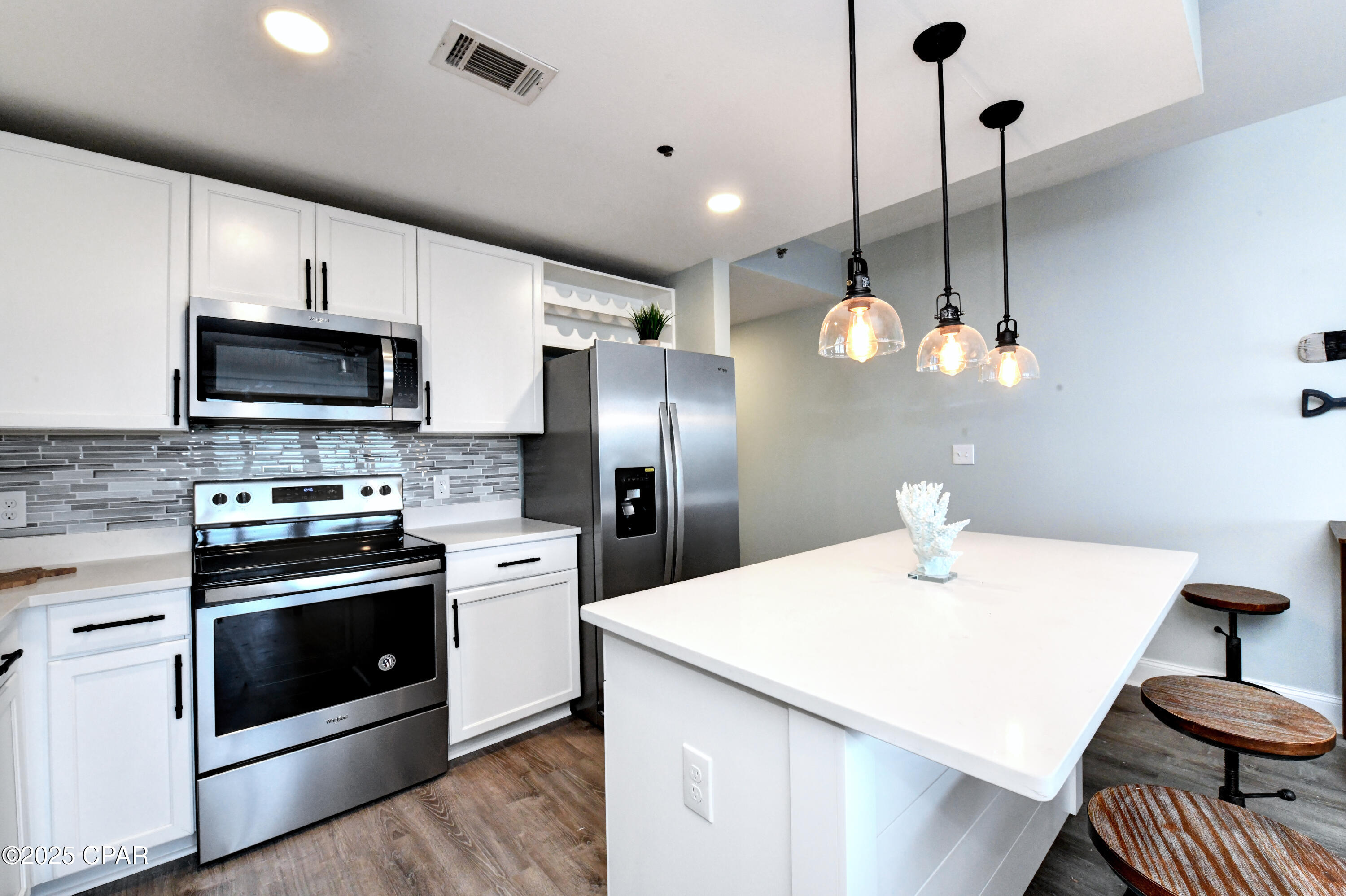 9860 S Thomas Drive 209