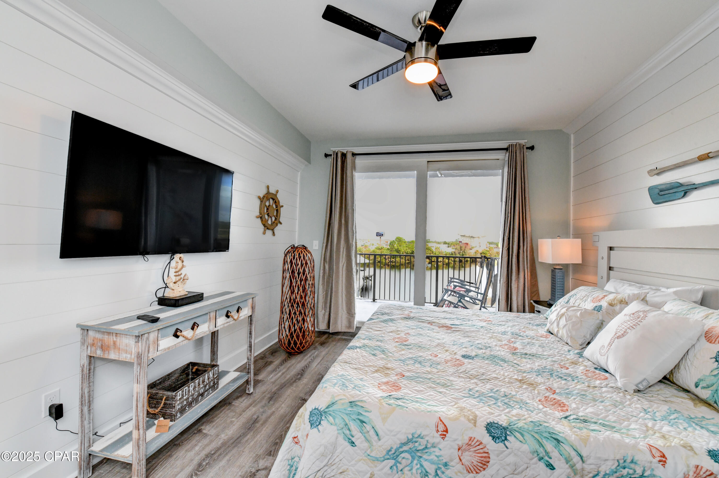 9860 S Thomas Drive 209