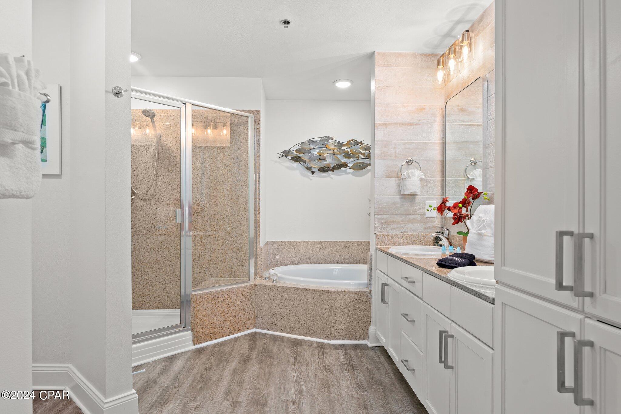 9860 S Thomas Drive 207, Beach Unit: 207