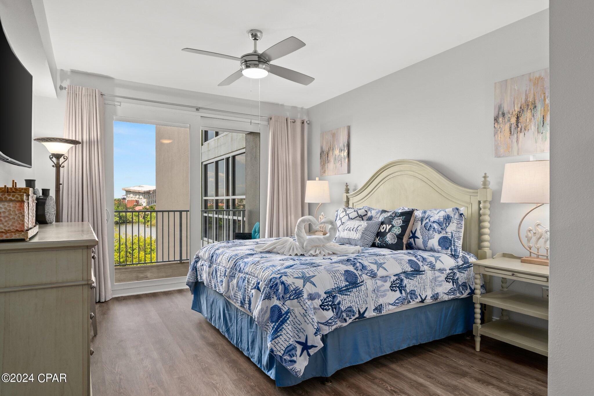 9860 S Thomas Drive 207, Beach Unit: 207