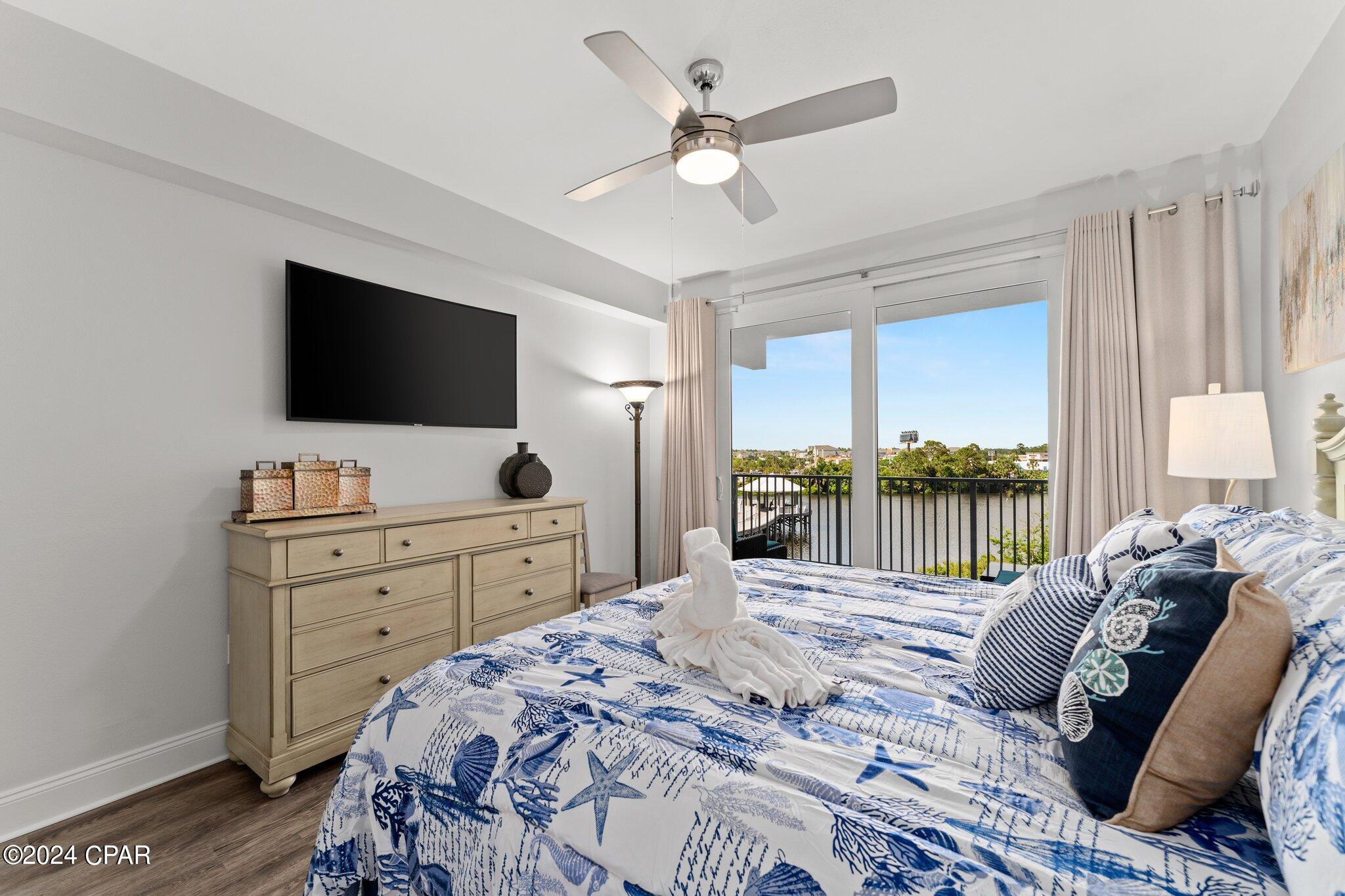 9860 S Thomas Drive 207, Beach Unit: 207