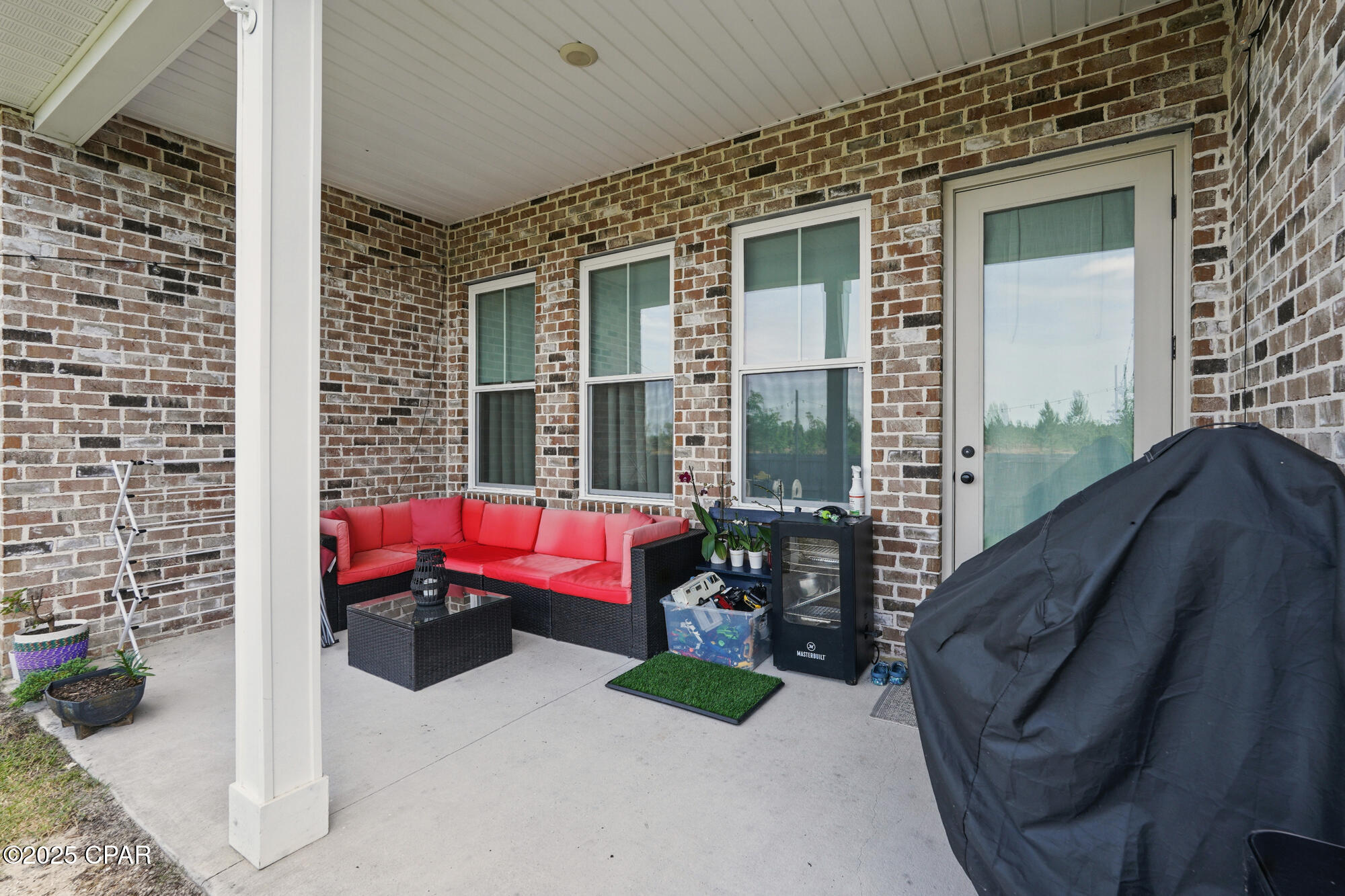 3928 Sandpine Way