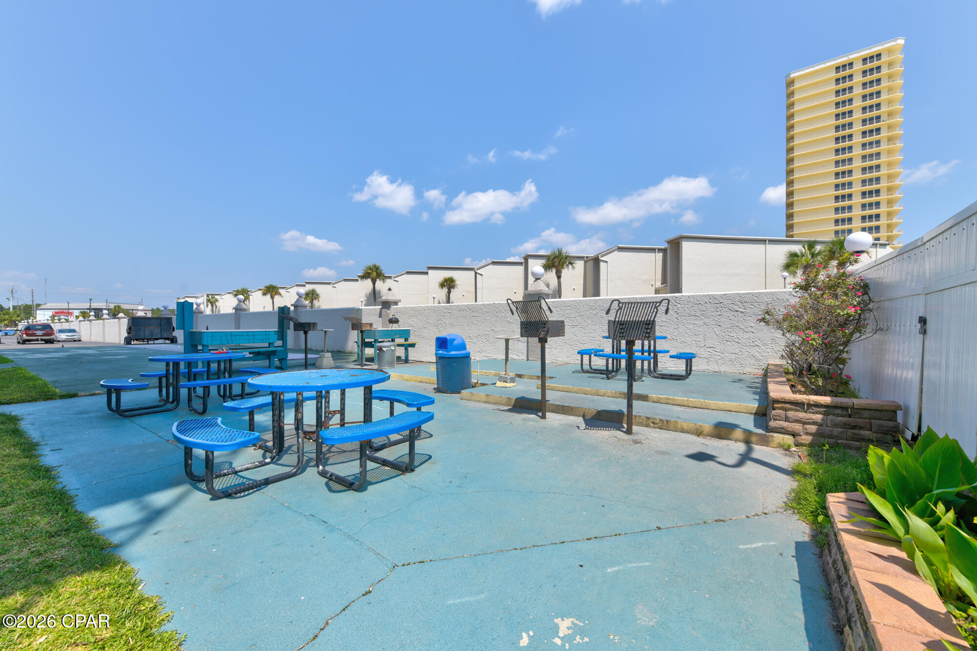 8743 Thomas Drive 931
