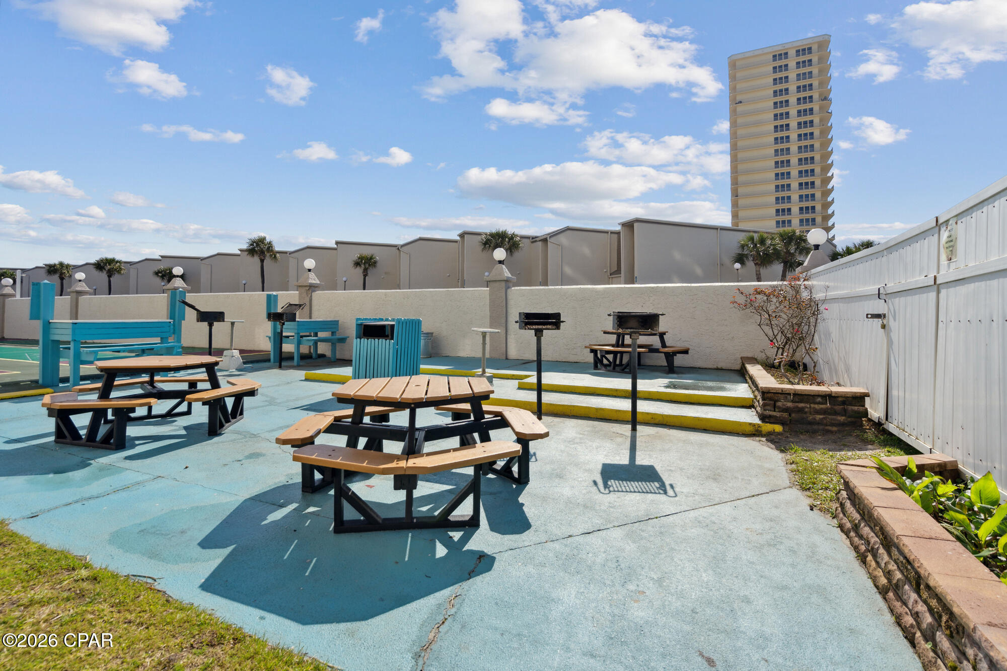8743 Thomas Drive 931
