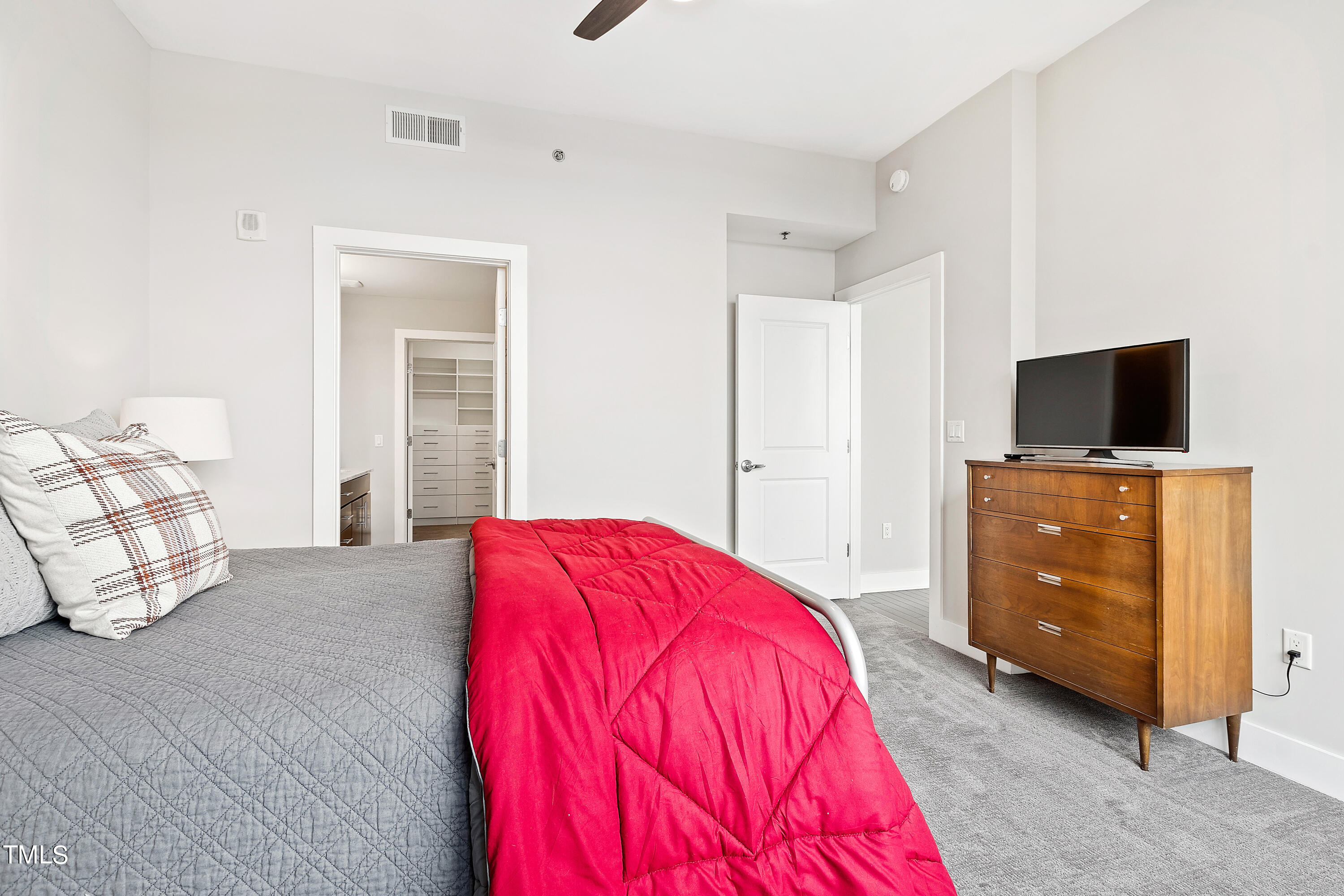 140 W Franklin Street # 613