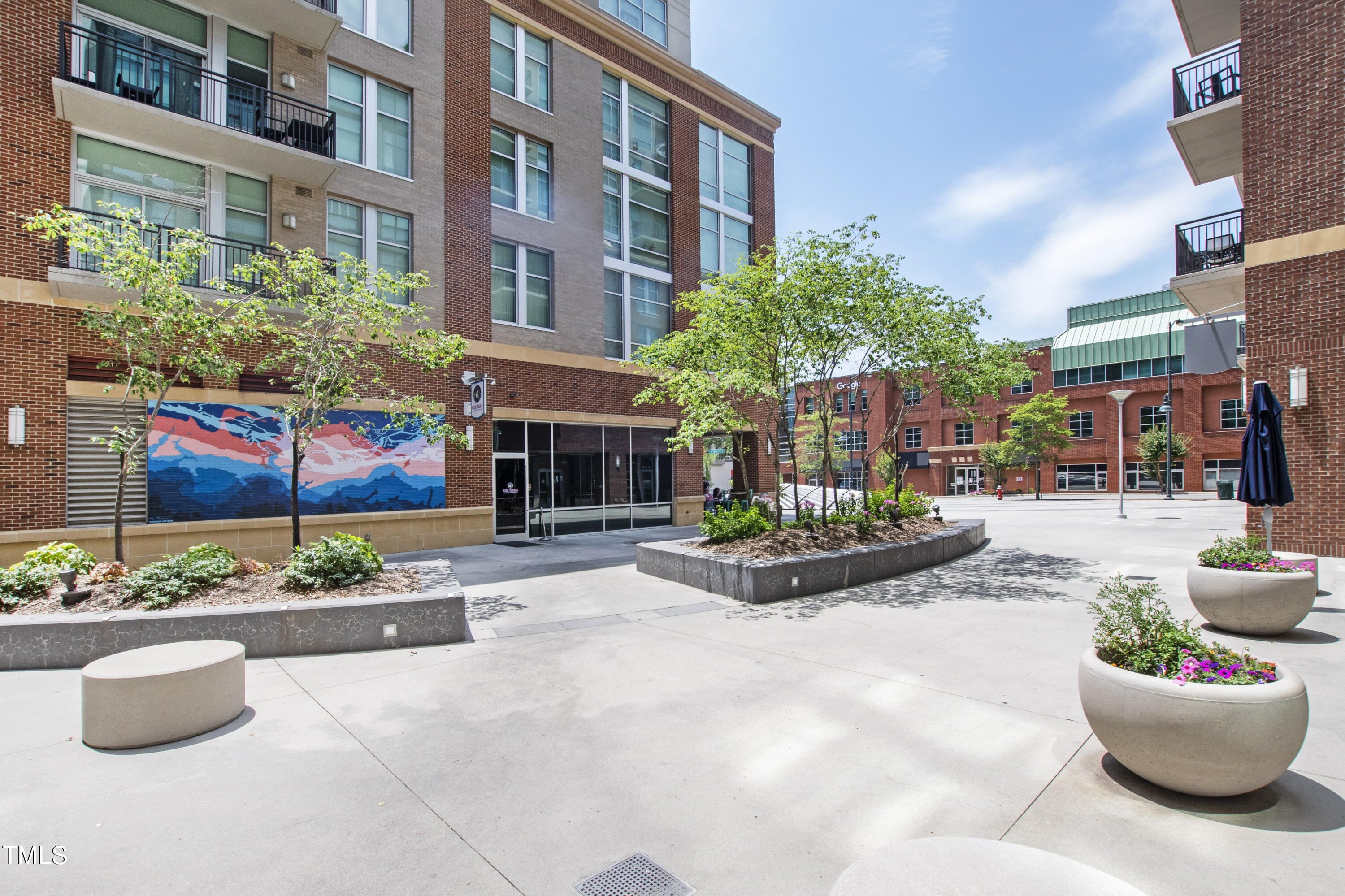 140 W Franklin Street # 613