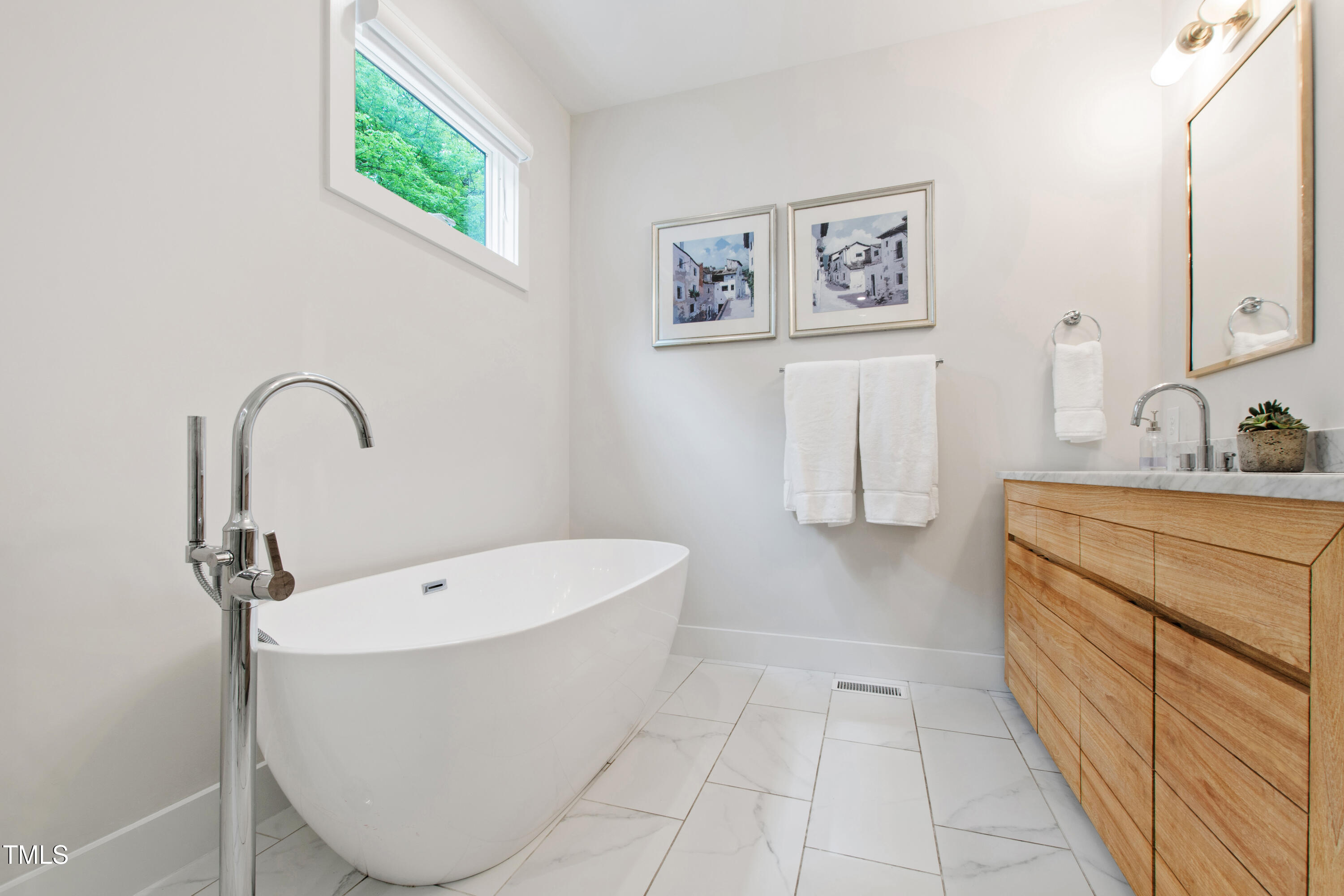 112 Meadowbrook Drive