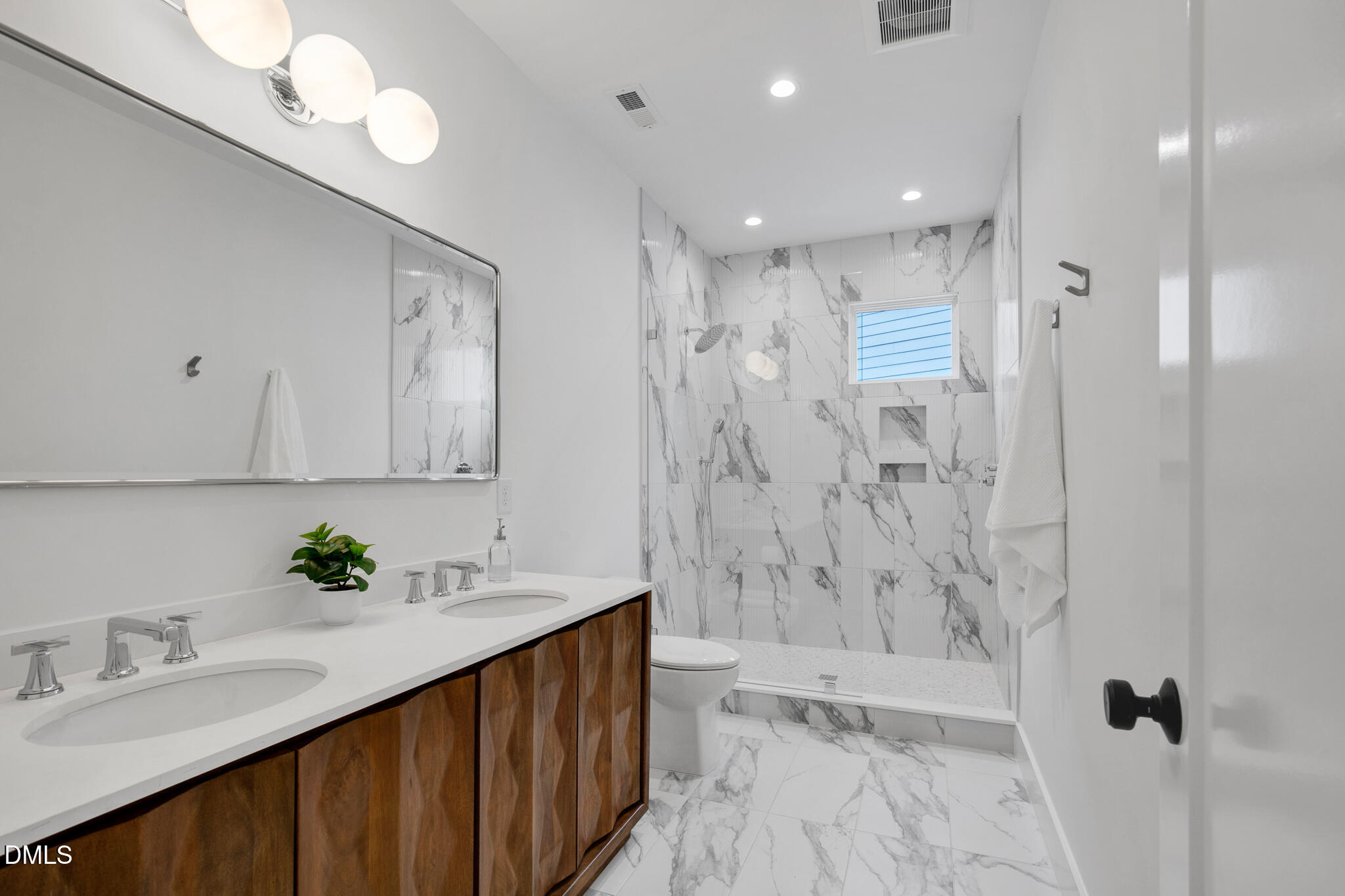 201 E Winmore Avenue