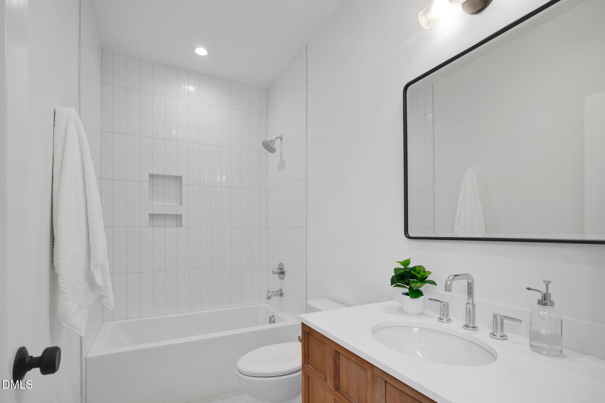 201 E Winmore Avenue