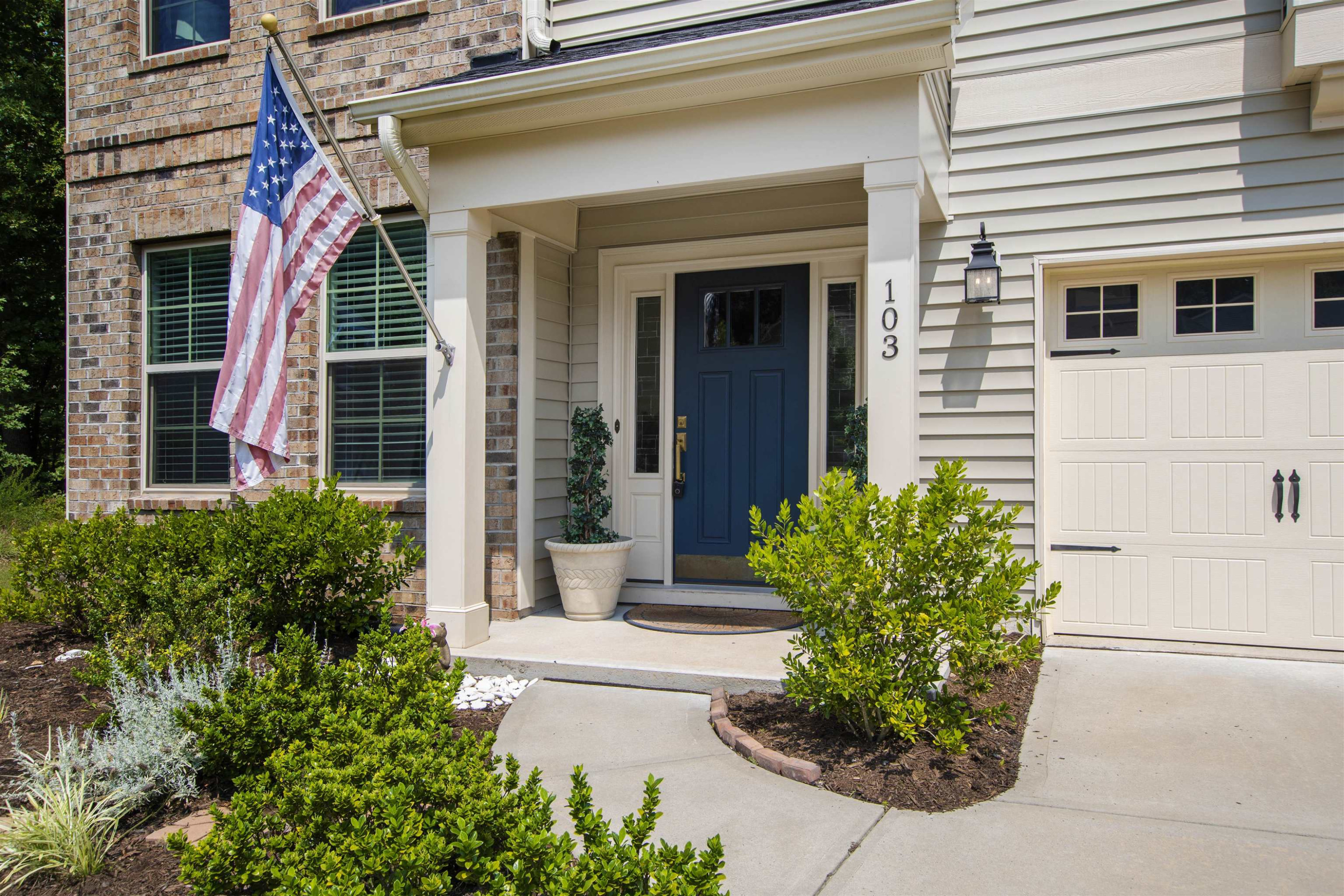 103 Maple Walk Street