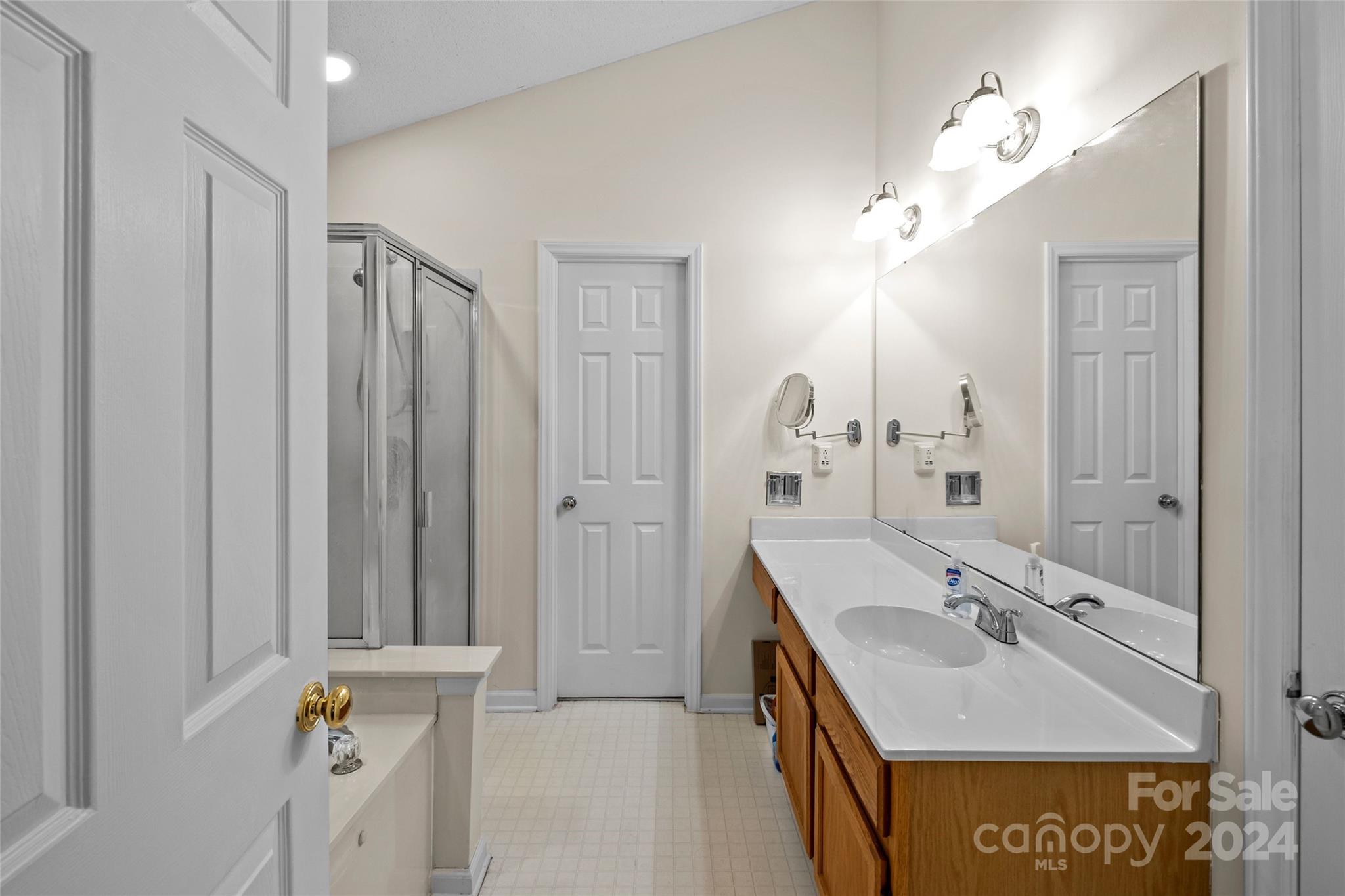 6121 Carriage Oaks Drive