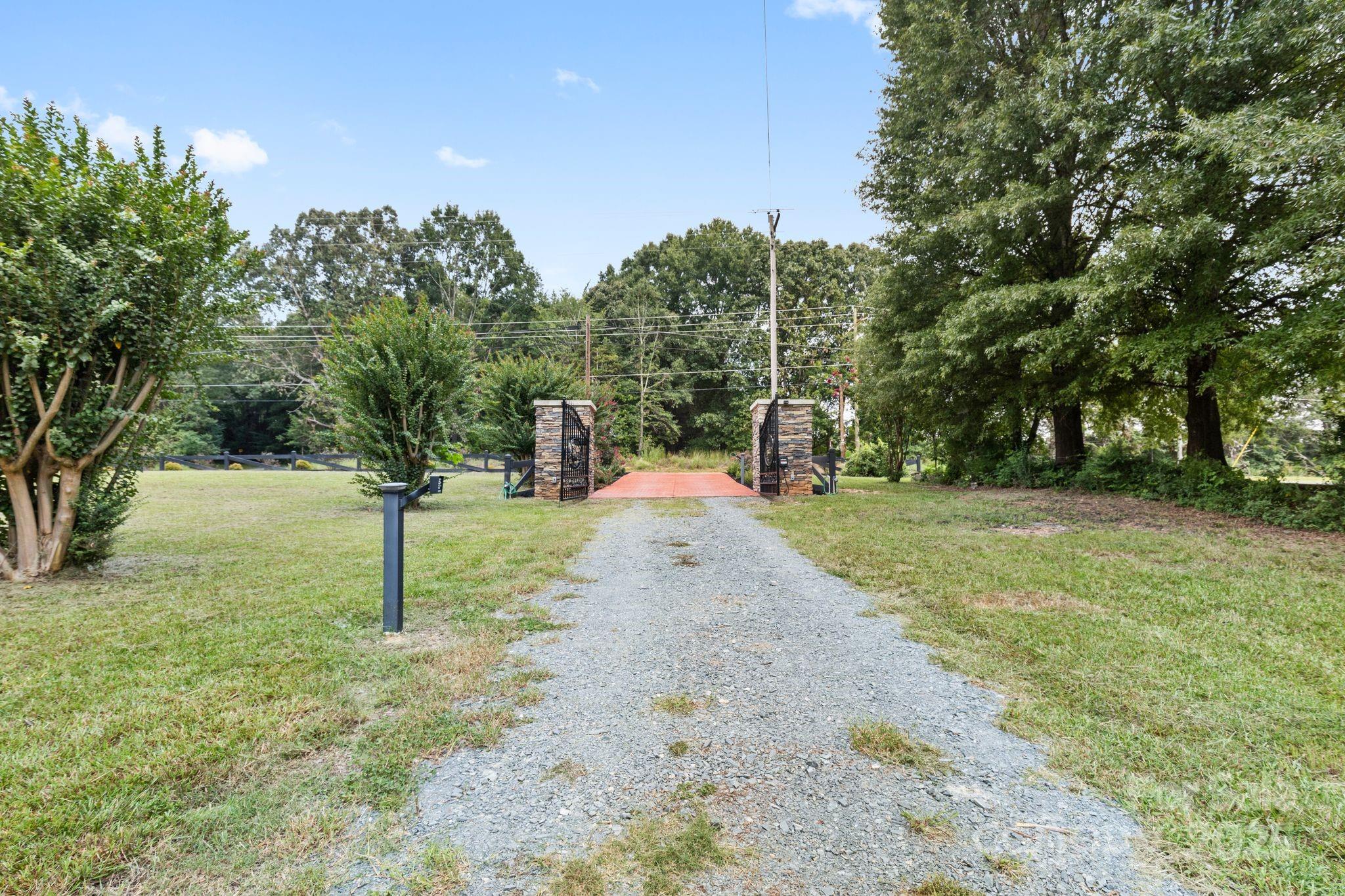 6413 Hwy 75 Highway