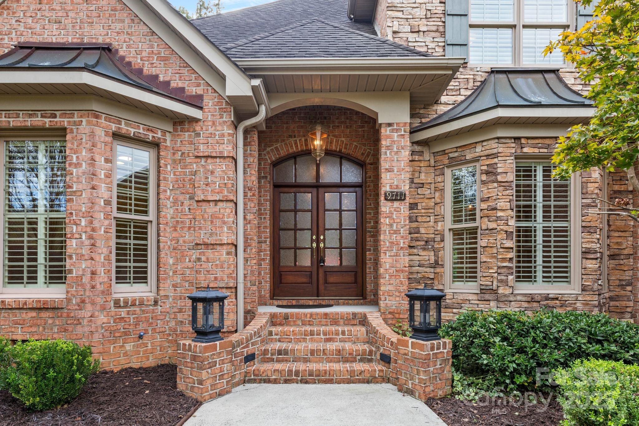 9711 Arlington Oaks Drive