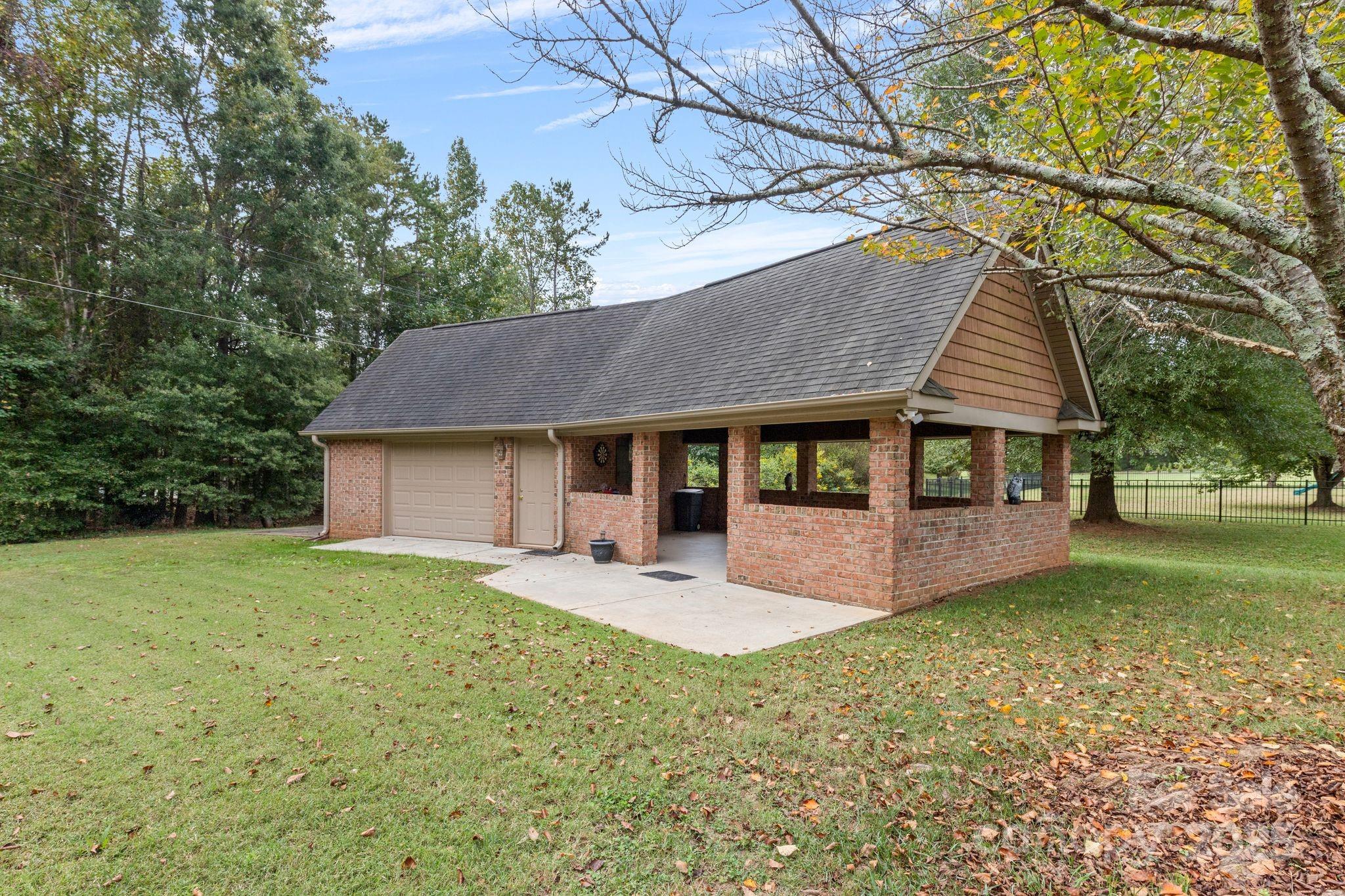 9711 Arlington Oaks Drive