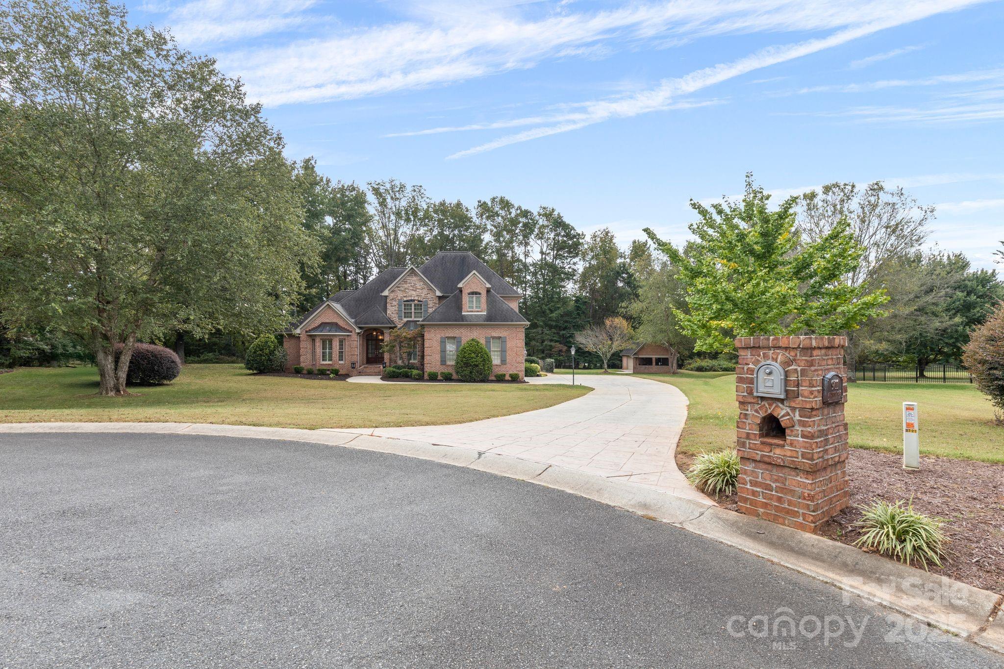 9711 Arlington Oaks Drive