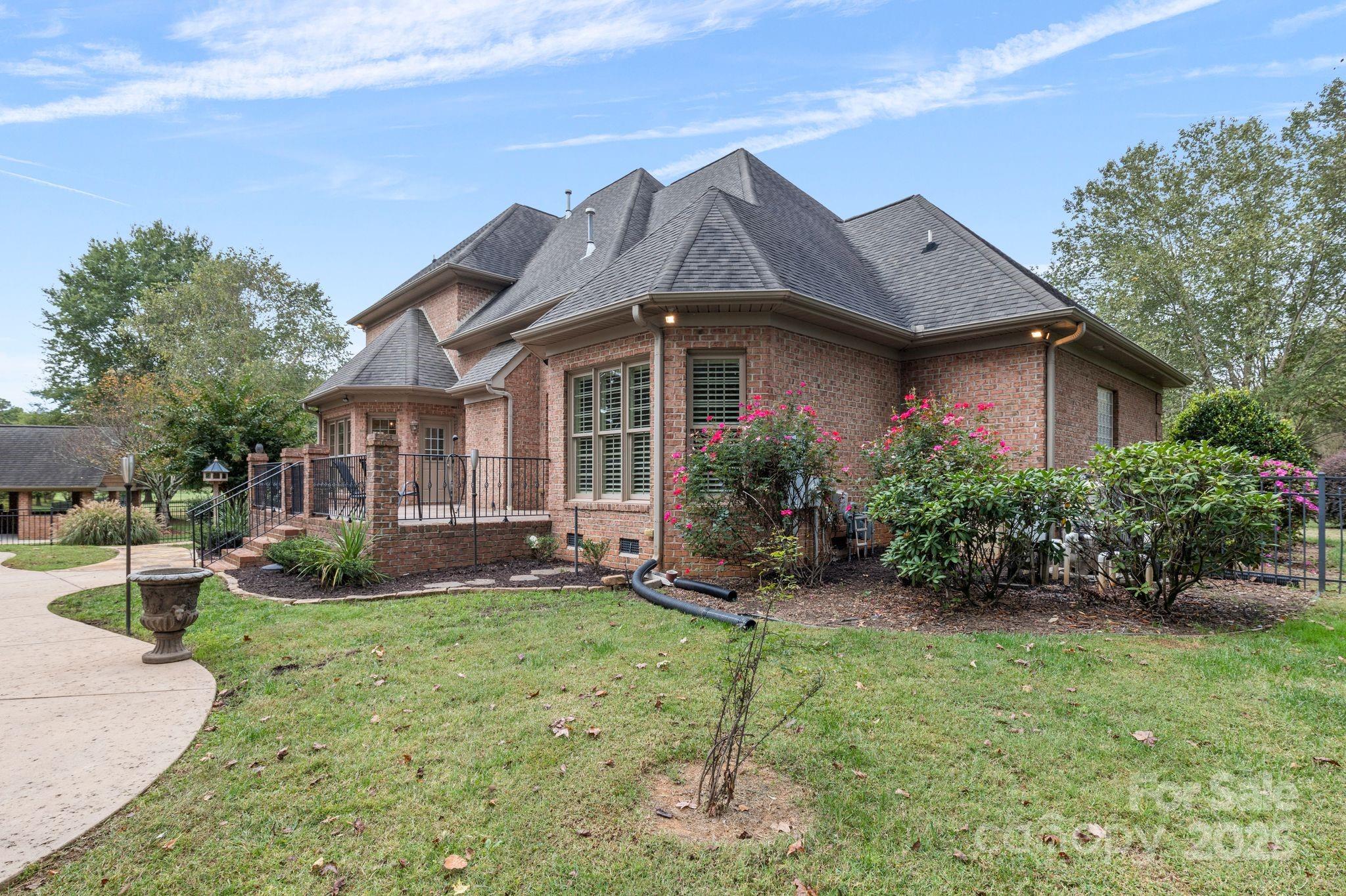 9711 Arlington Oaks Drive