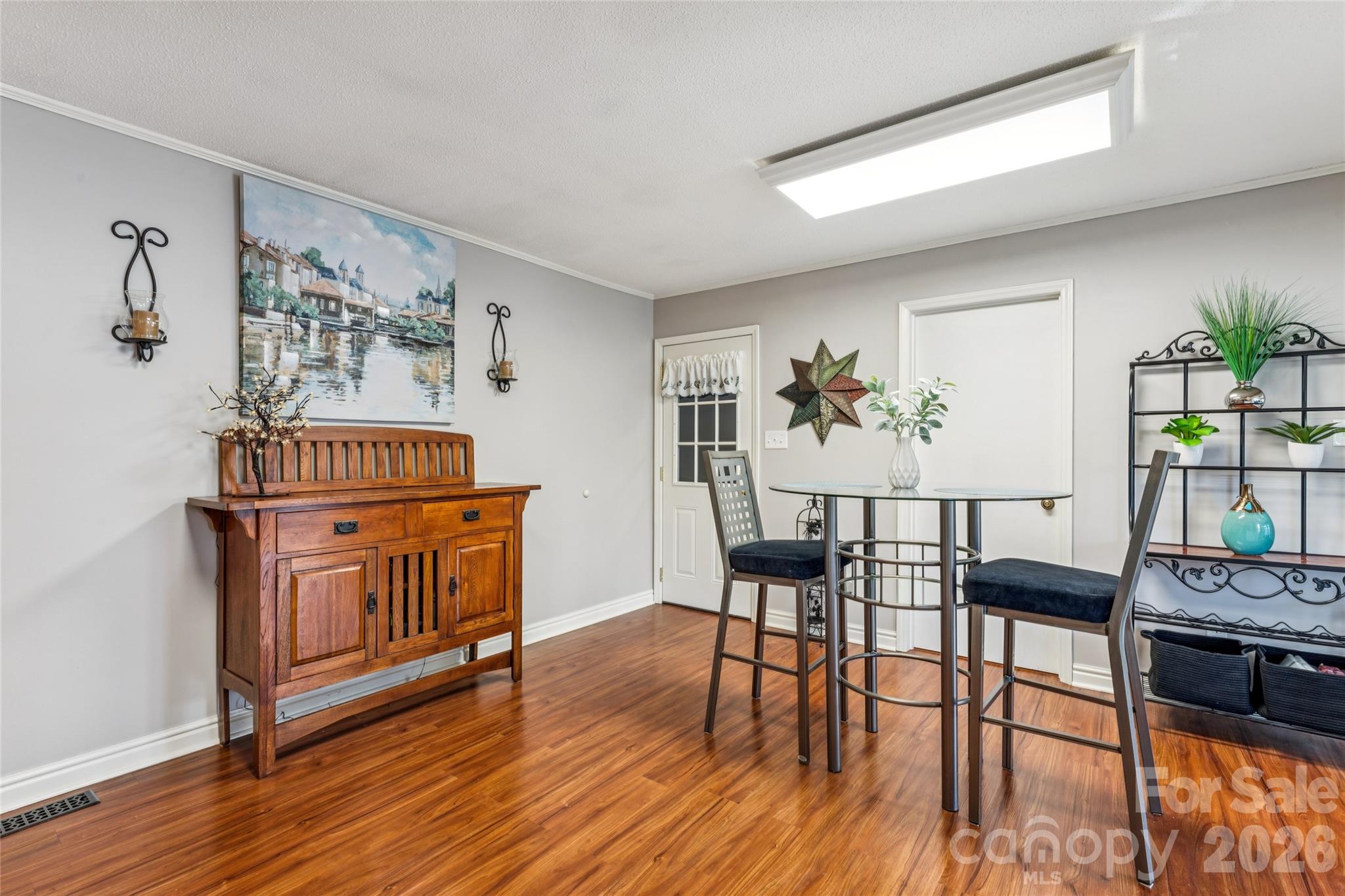 2501 Castlewood Drive