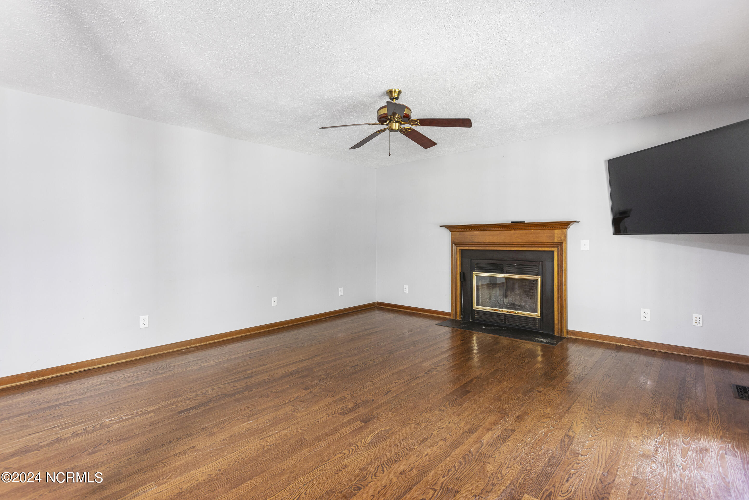 2640 Middle Sound Loop Road