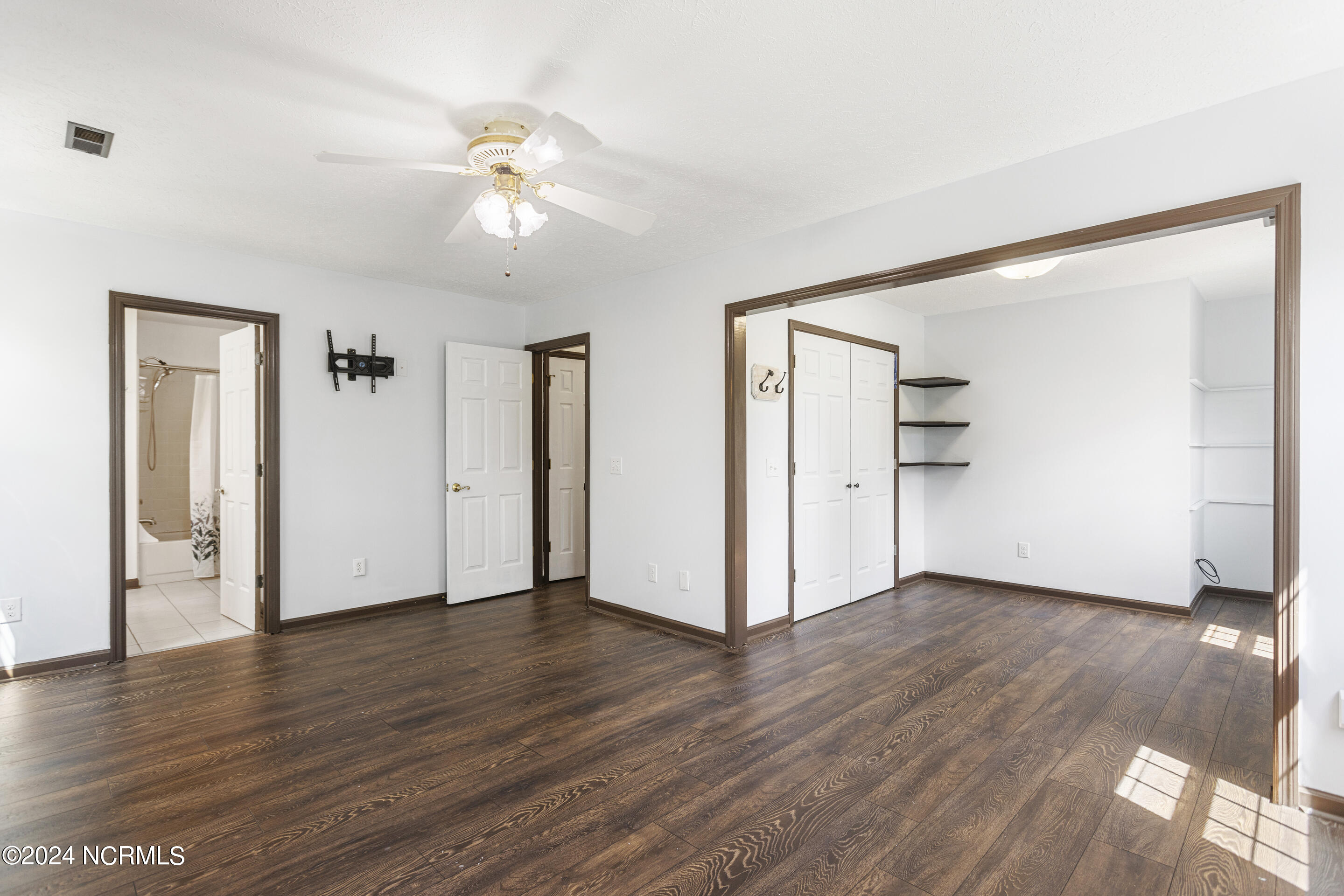 2640 Middle Sound Loop Road