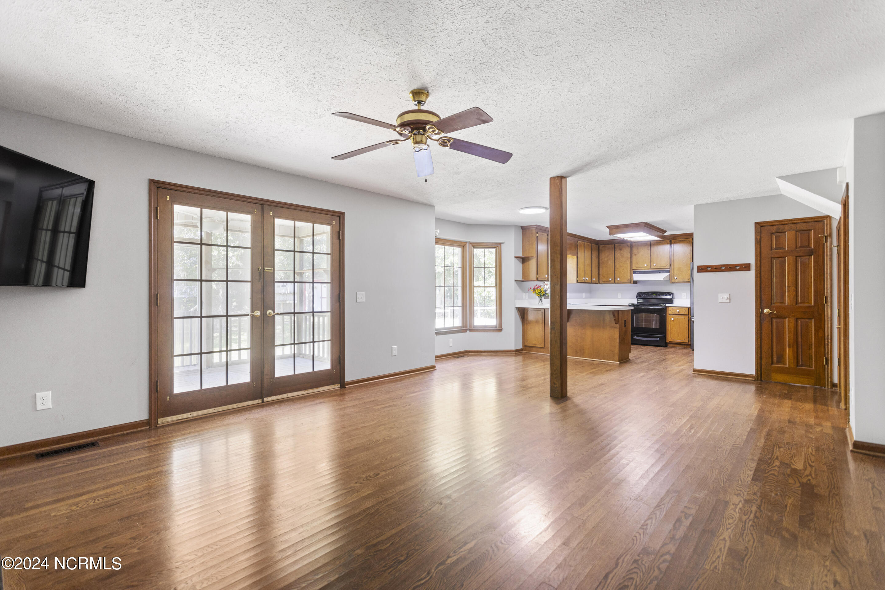 2640 Middle Sound Loop Road