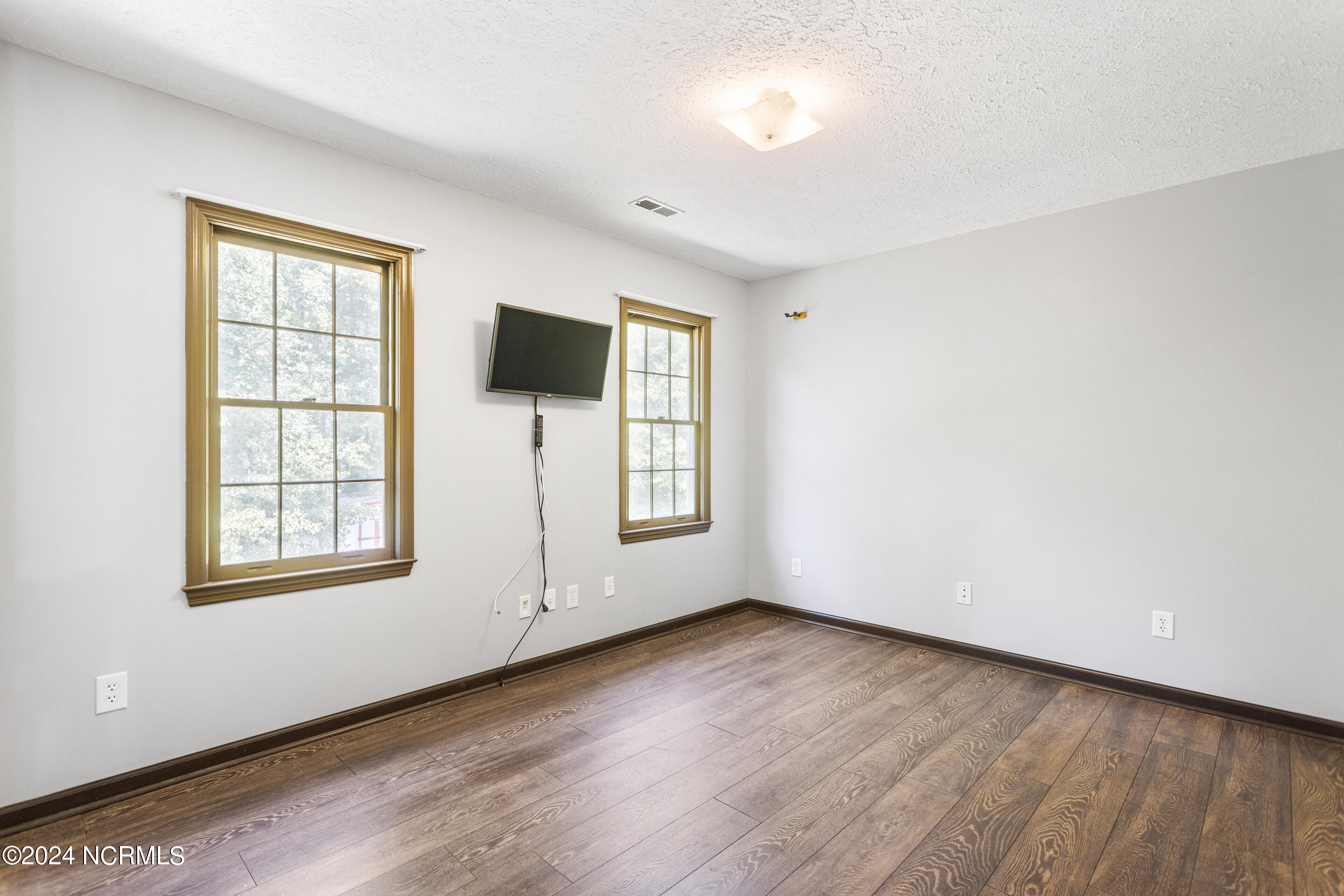 2640 Middle Sound Loop Road