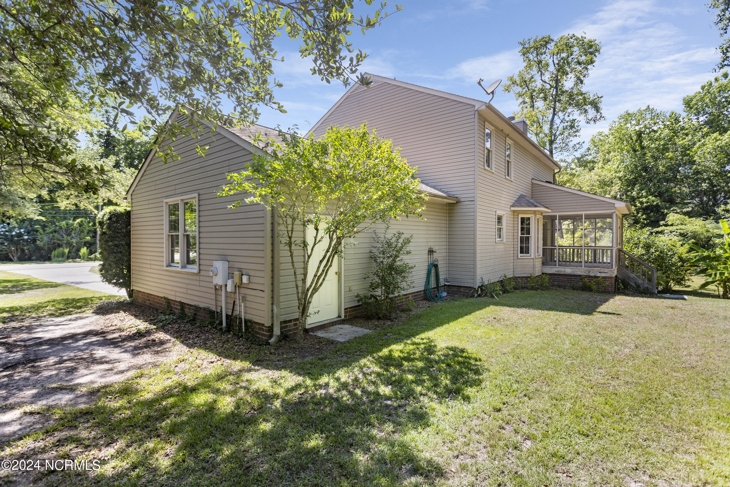 2640 Middle Sound Loop Road