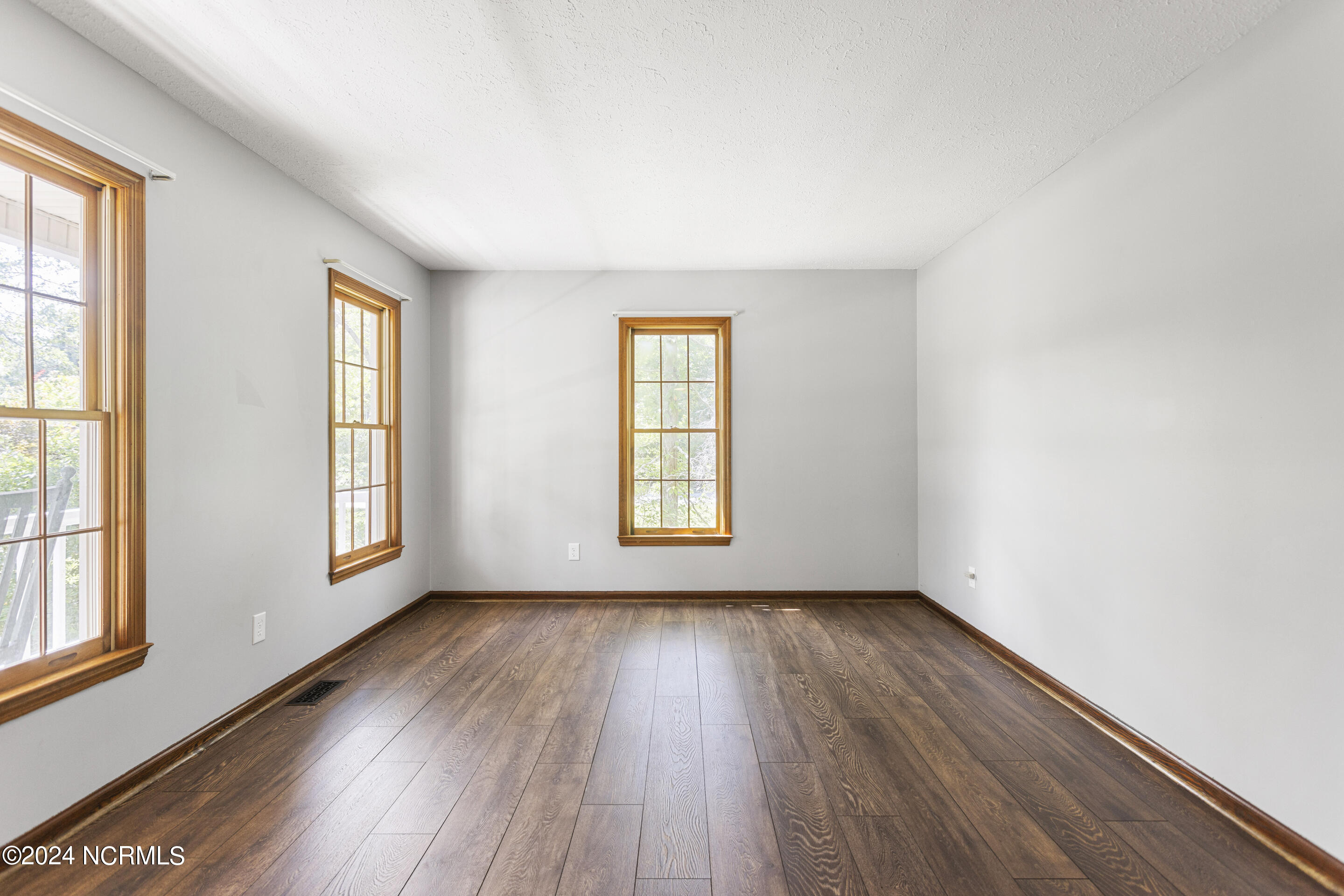 2640 Middle Sound Loop Road