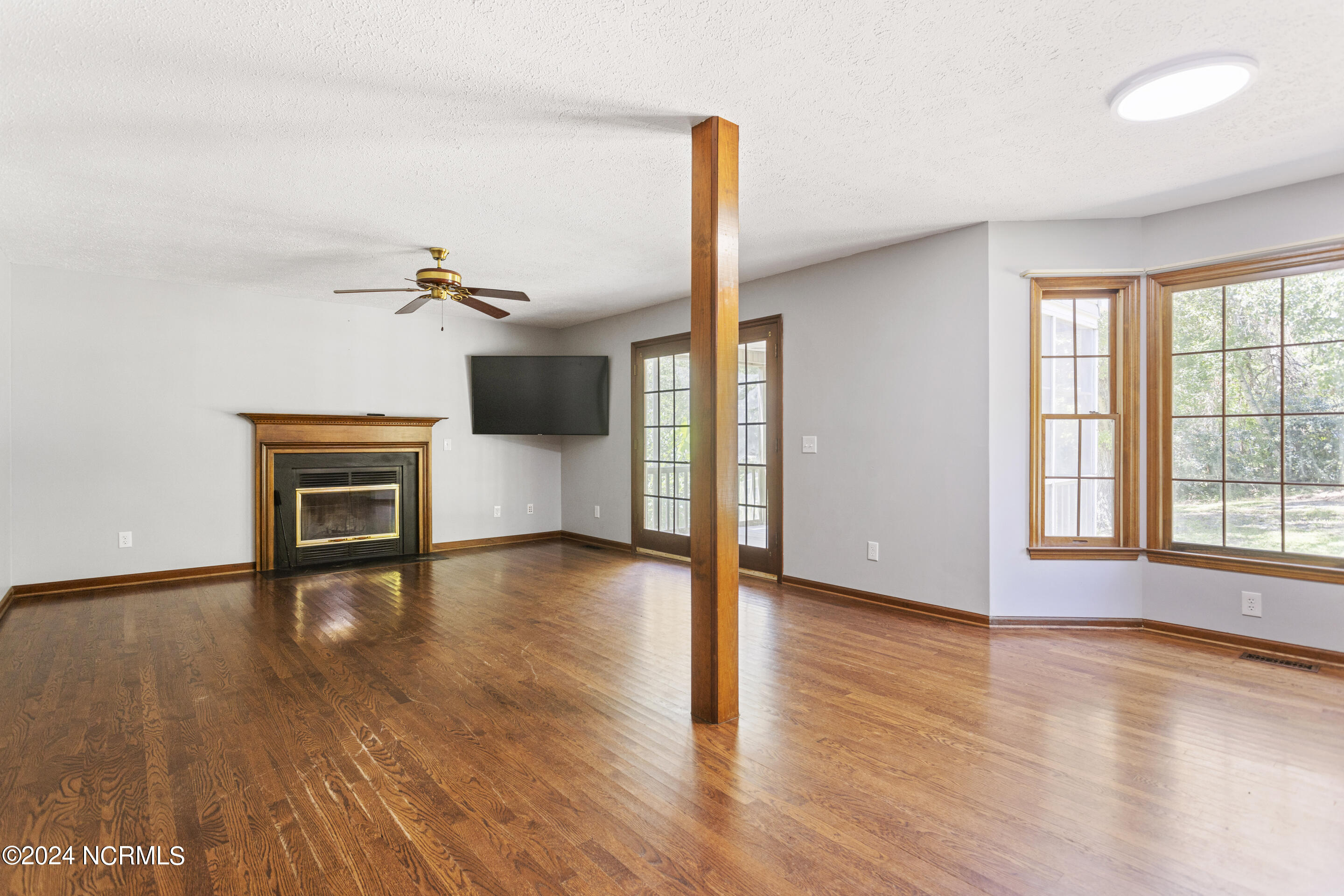 2640 Middle Sound Loop Road