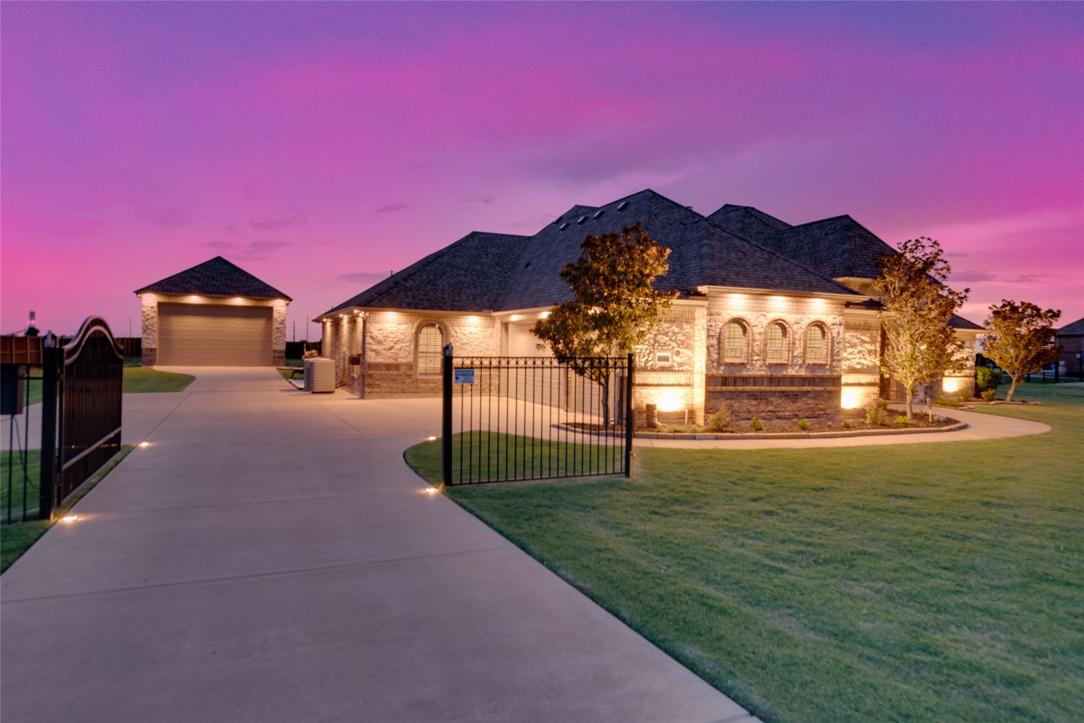 2932 W Alamosa Drive