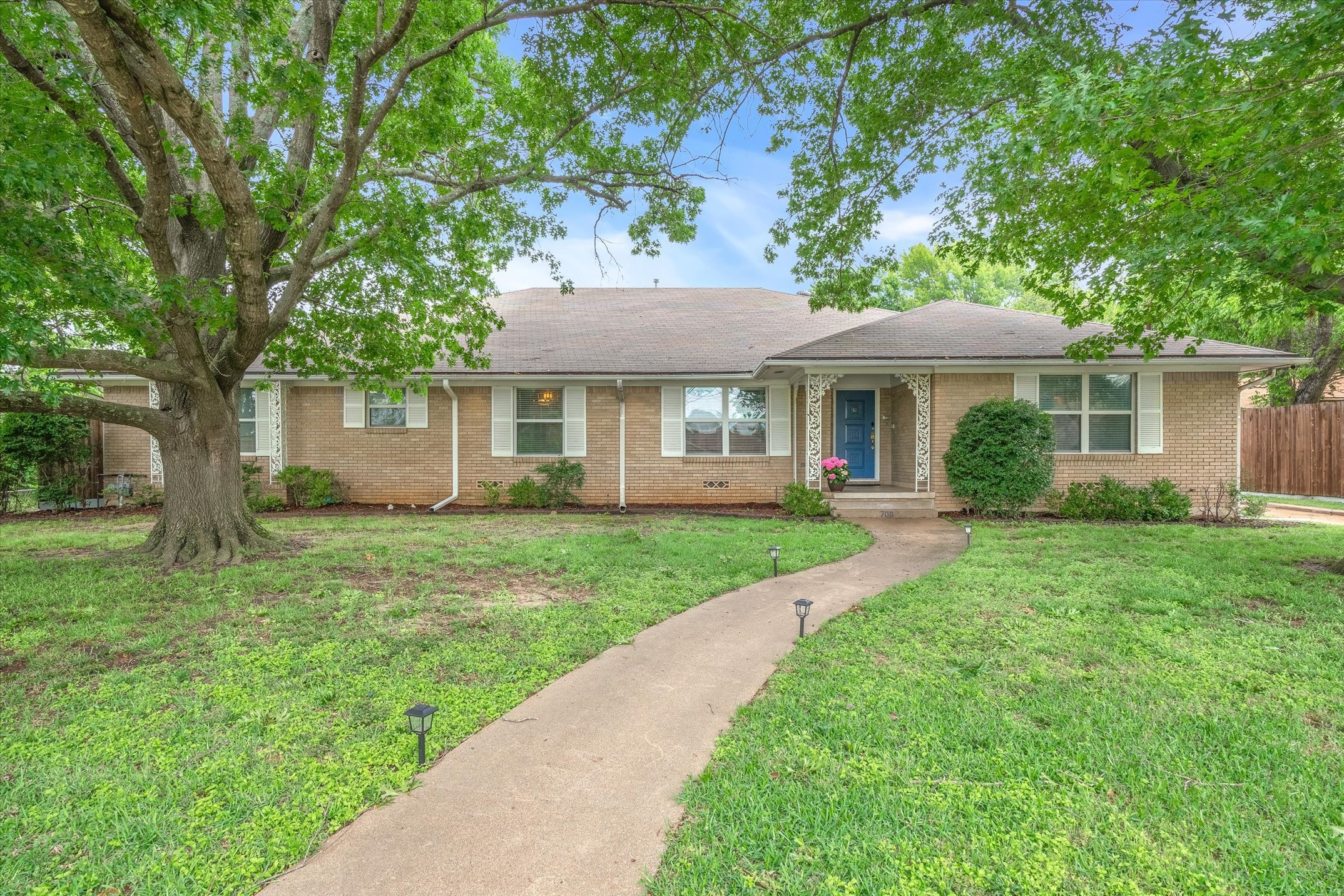 706 W Grove Street