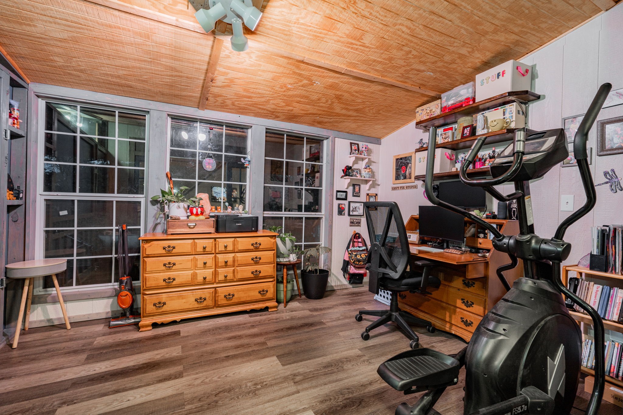 1875 Lake Highland W