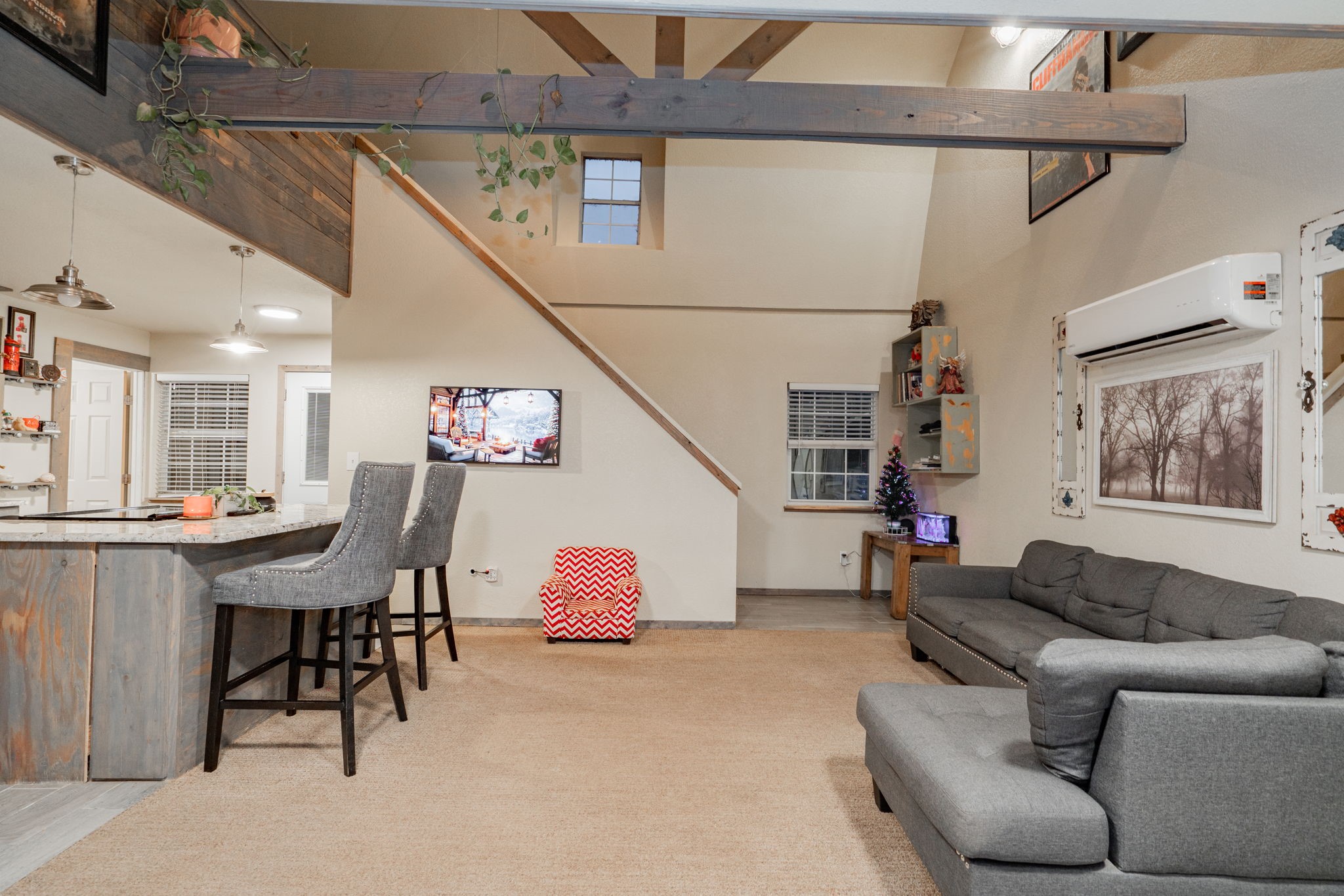 1875 Lake Highland W