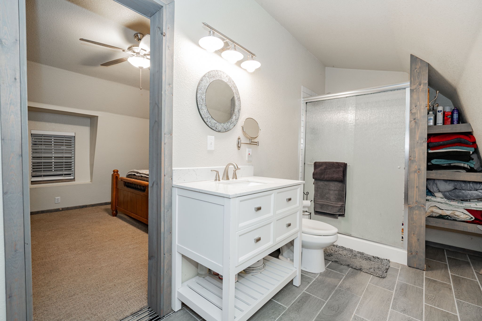 1875 Lake Highland W