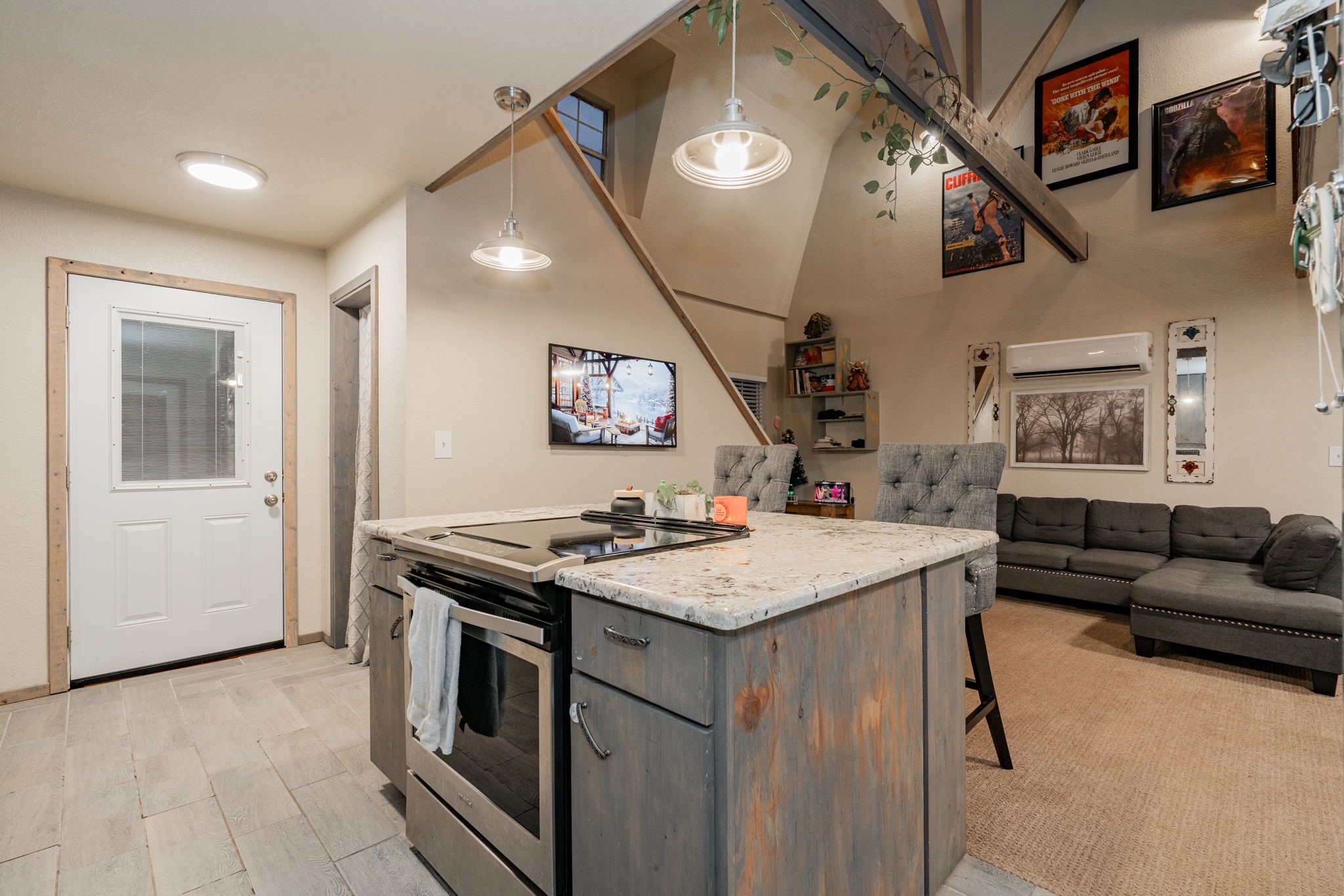 1875 Lake Highland W