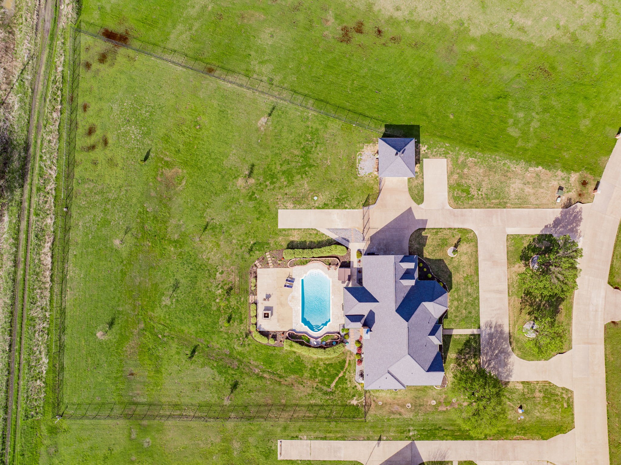 1609 W Alamosa Drive