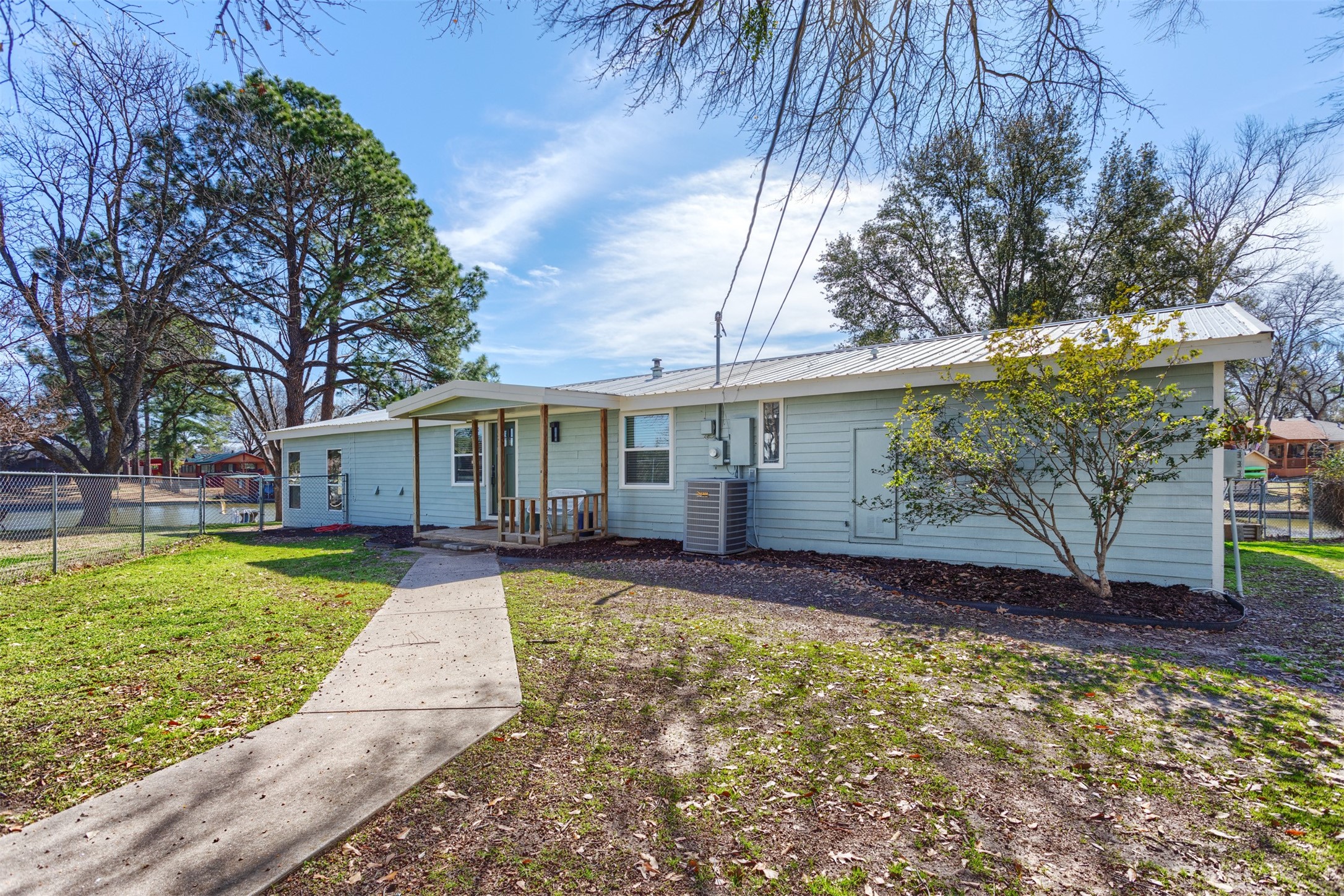 2208 Crestview Circle