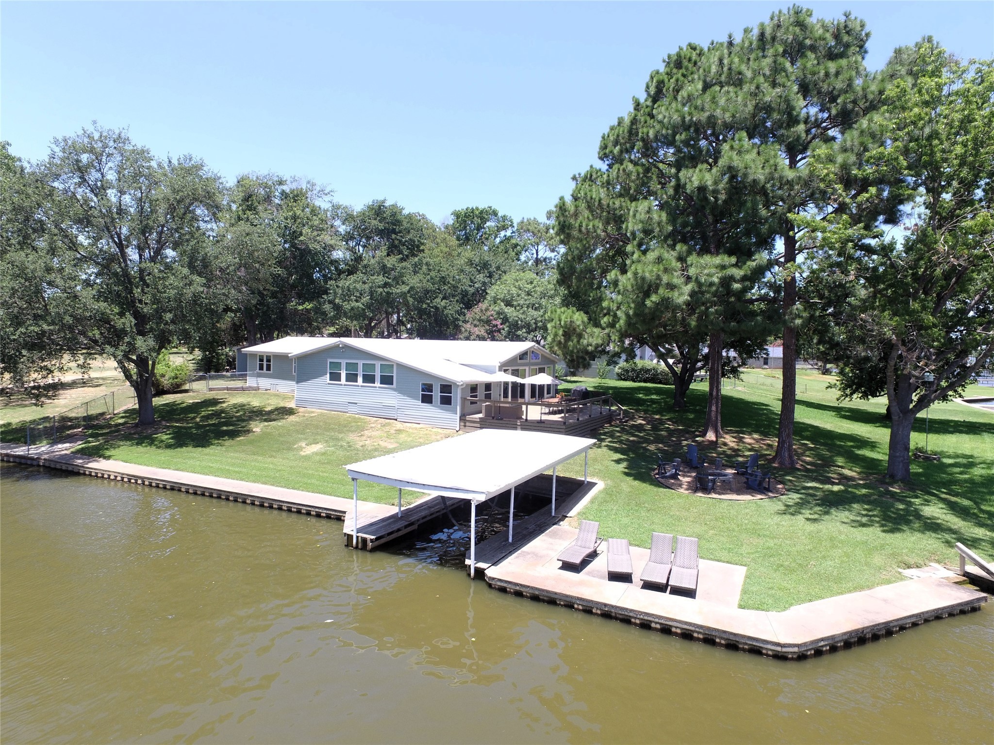 2208 Crestview Circle