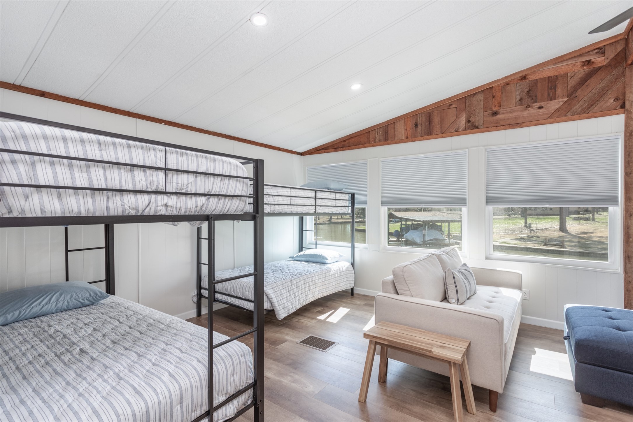 2208 Crestview Circle